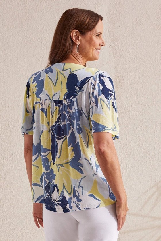 PRINTED NOTCH NECK TOP WITH SHEERING