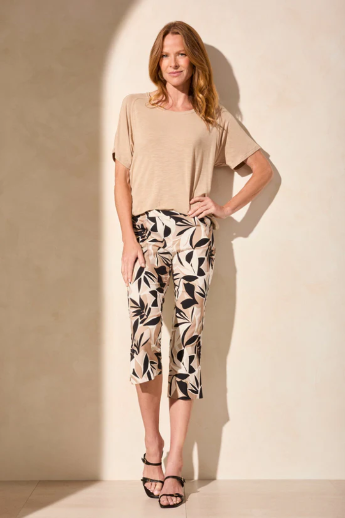 Pull On Capri with Self Button Vent