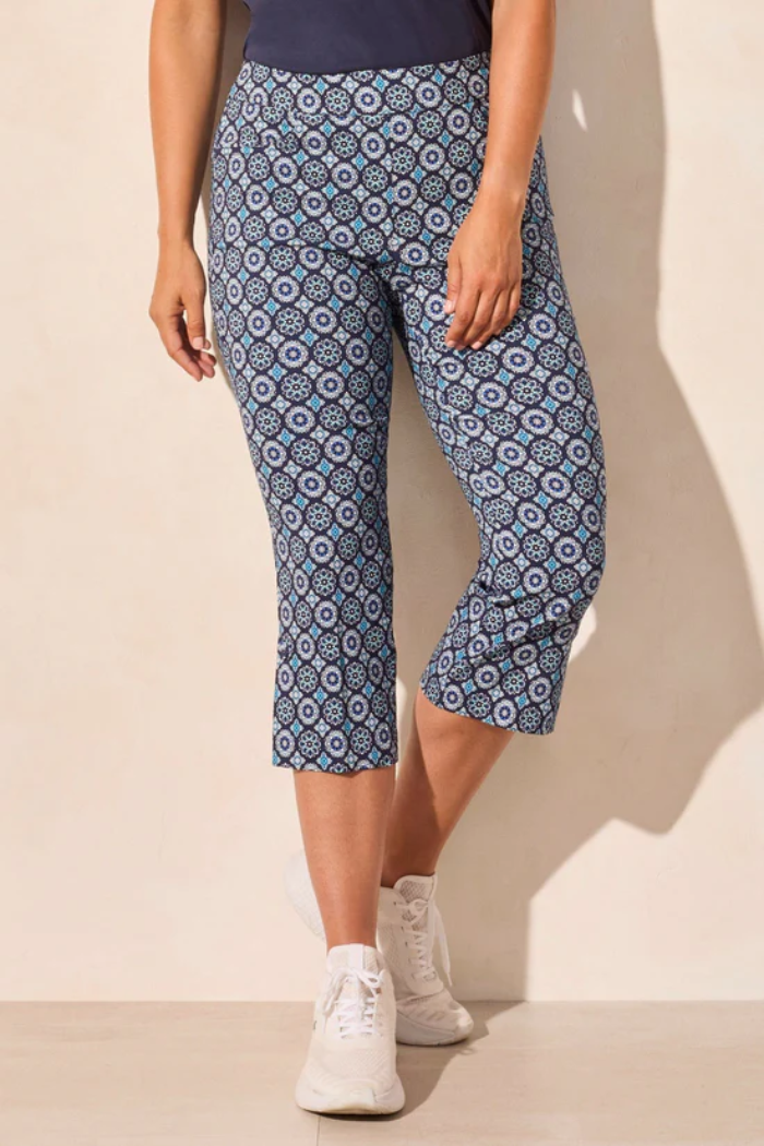 Pull On Capri with Self Button Vent