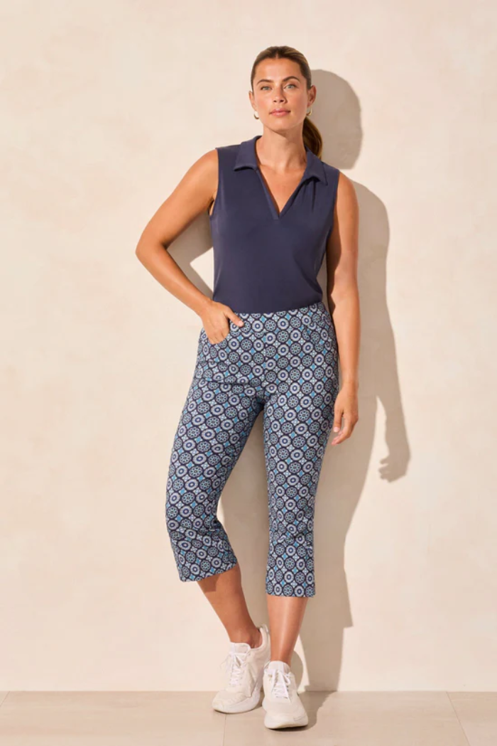 Pull On Capri with Self Button Vent