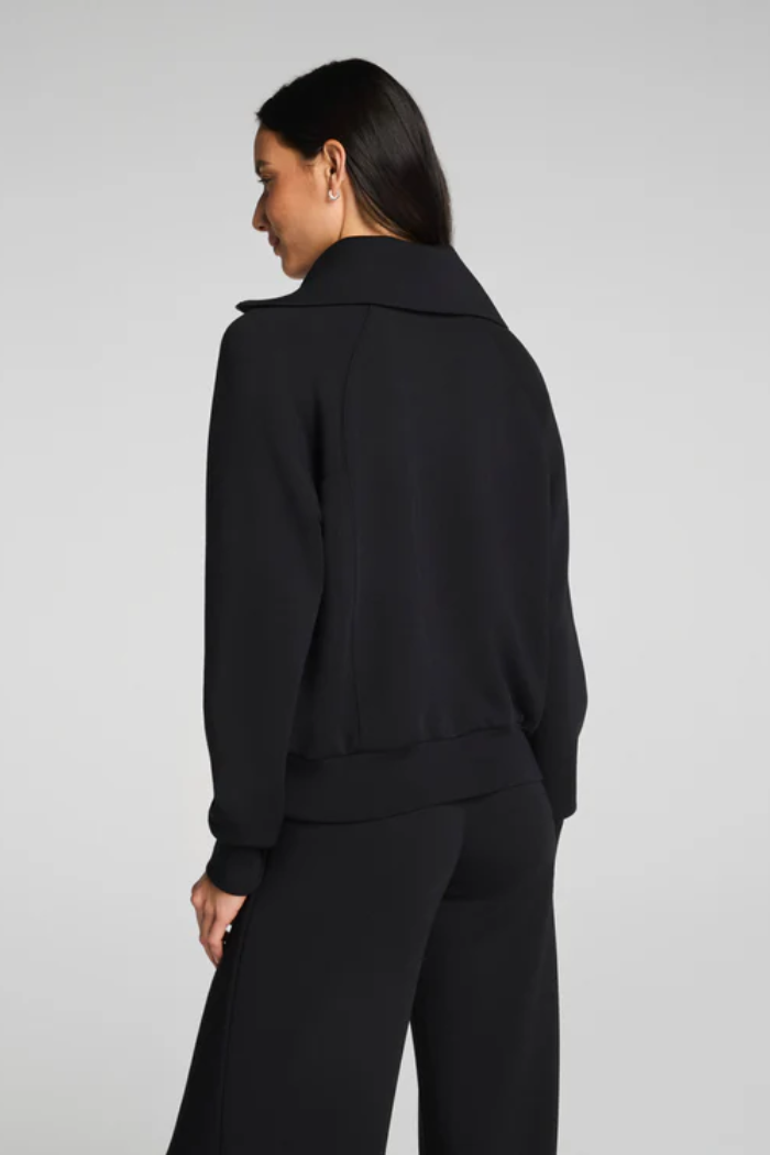 AirEssentials Half Zip - Very Black