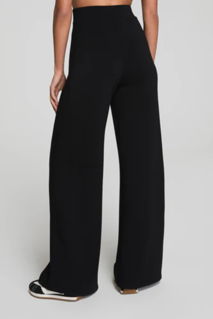 Airessentials Wide Leg Pant - Very Black