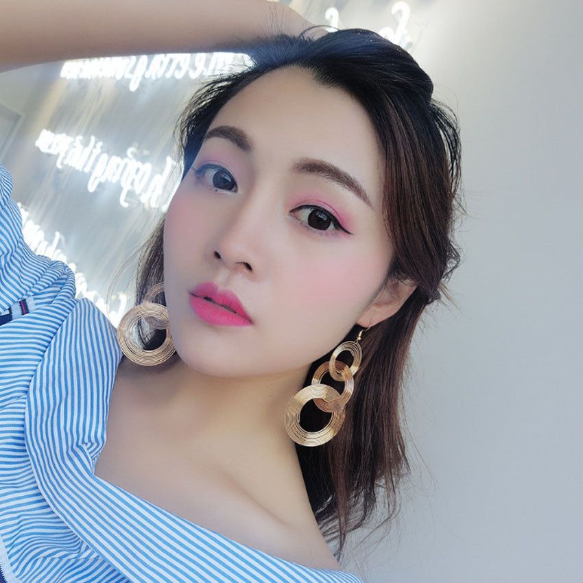 Women's Profile Retro Geometric Metal Circle For Personal Nightclub Earrings