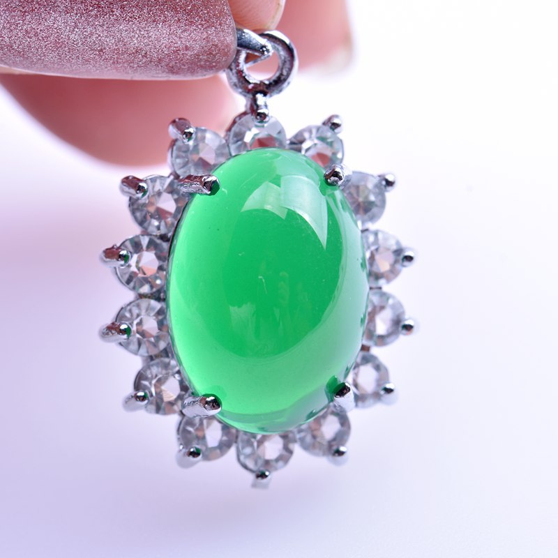 Ethnic Red Green Water Drop Chalcedony Surrounding Diamond Pendant