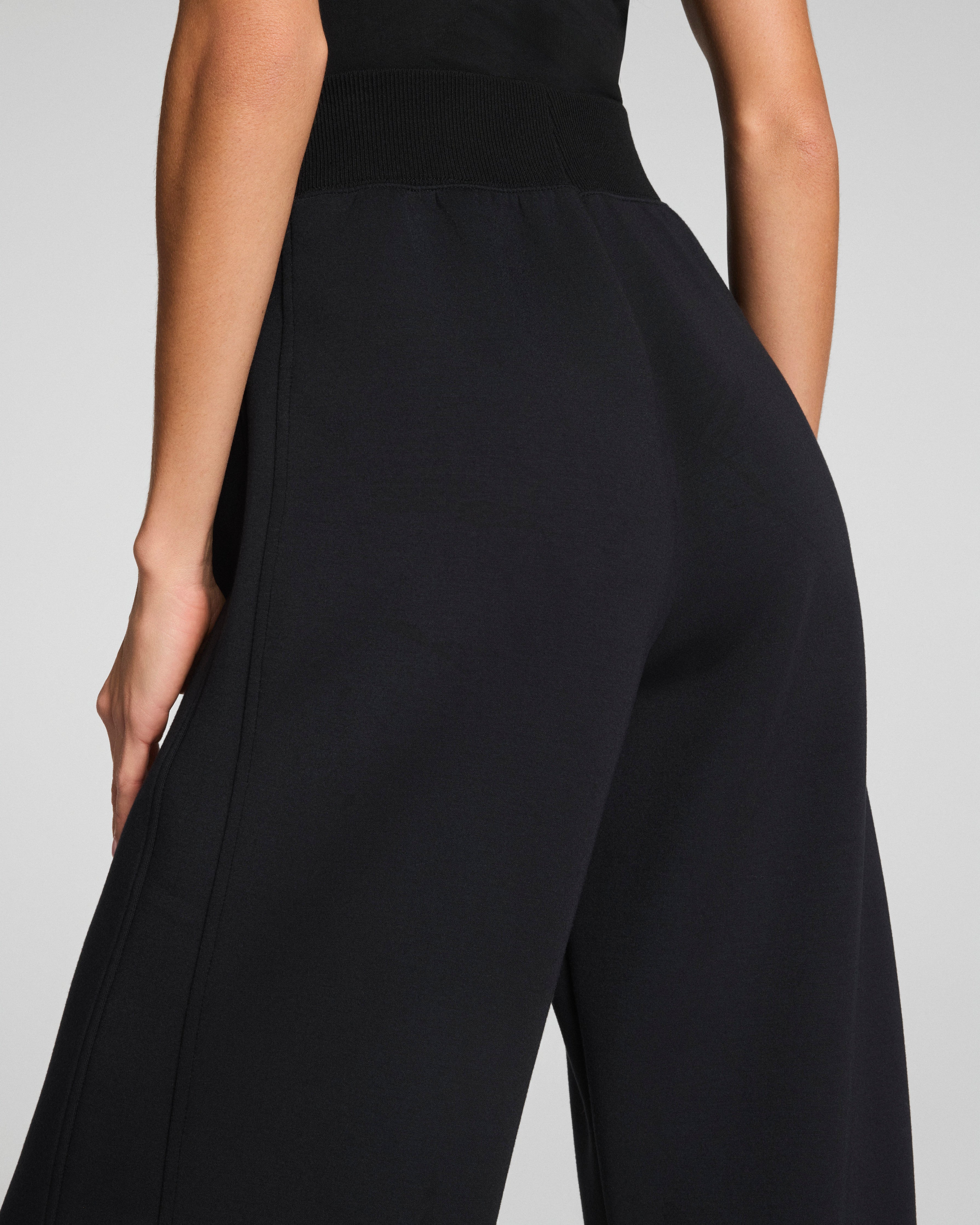 SPANX AirEssentials® Luxe Barrel Leg Pant | Very Black
