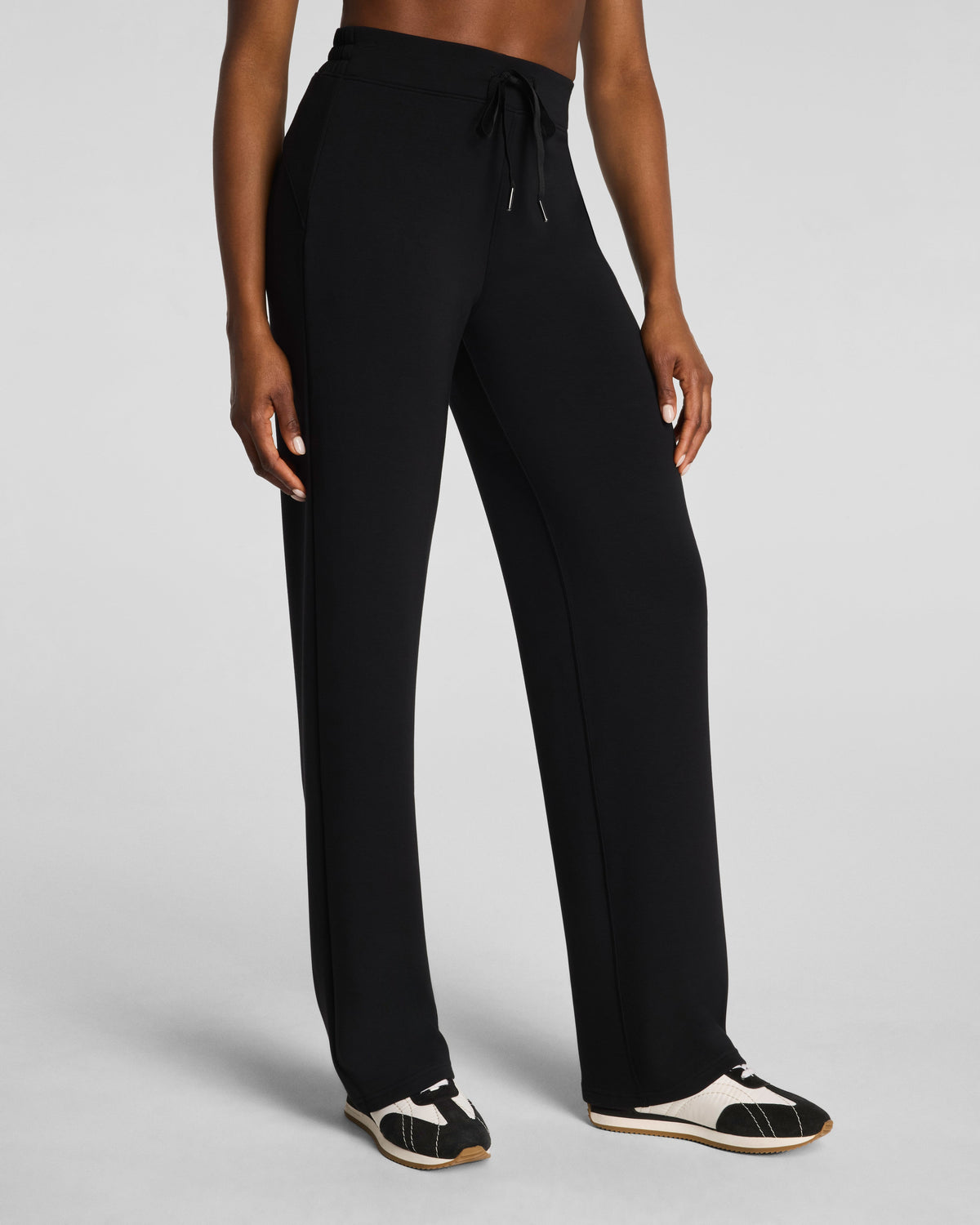 AirEssentials Straight Leg Pant in very black