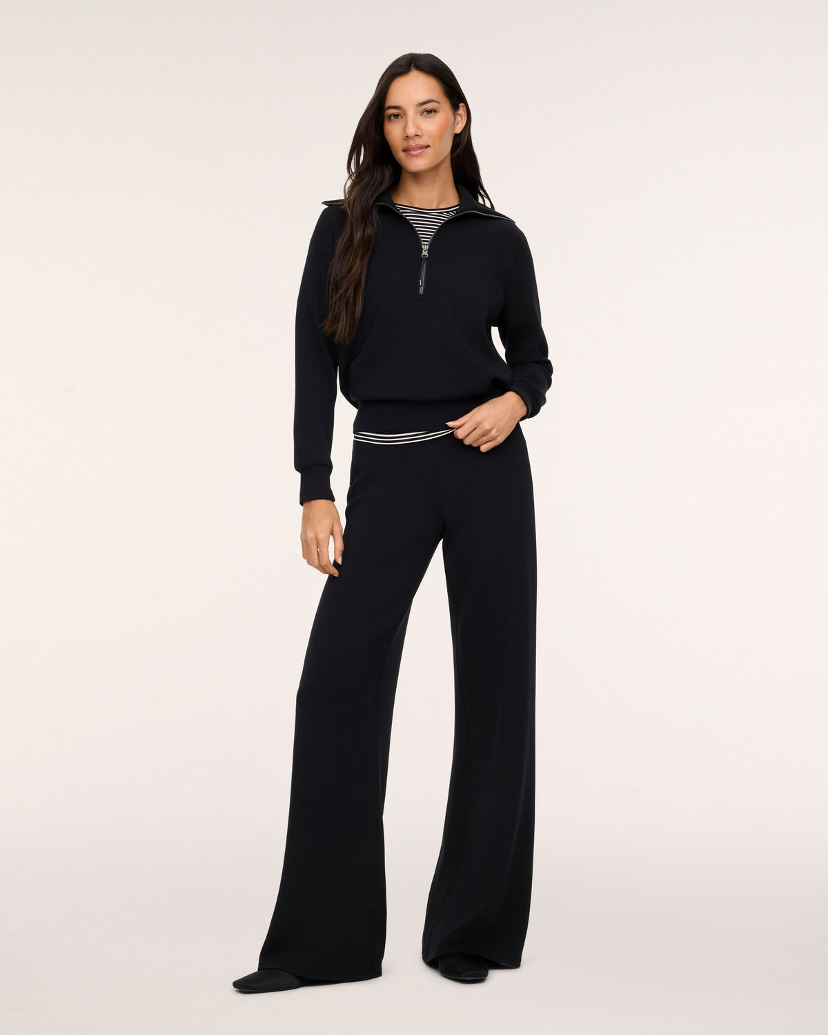 AirEssentials Wide Leg Pant in very black
