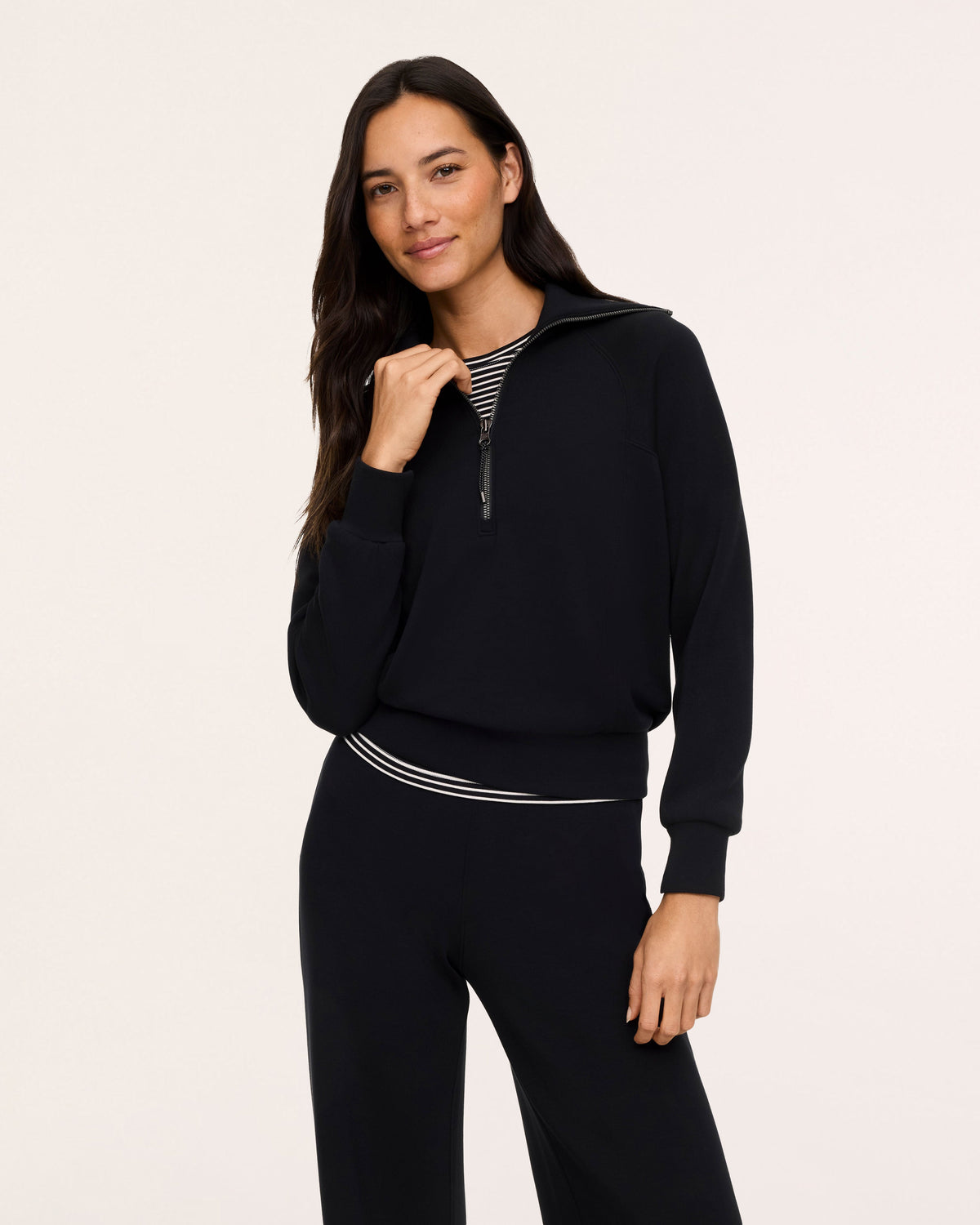 AirEssentials Half Zip in very black