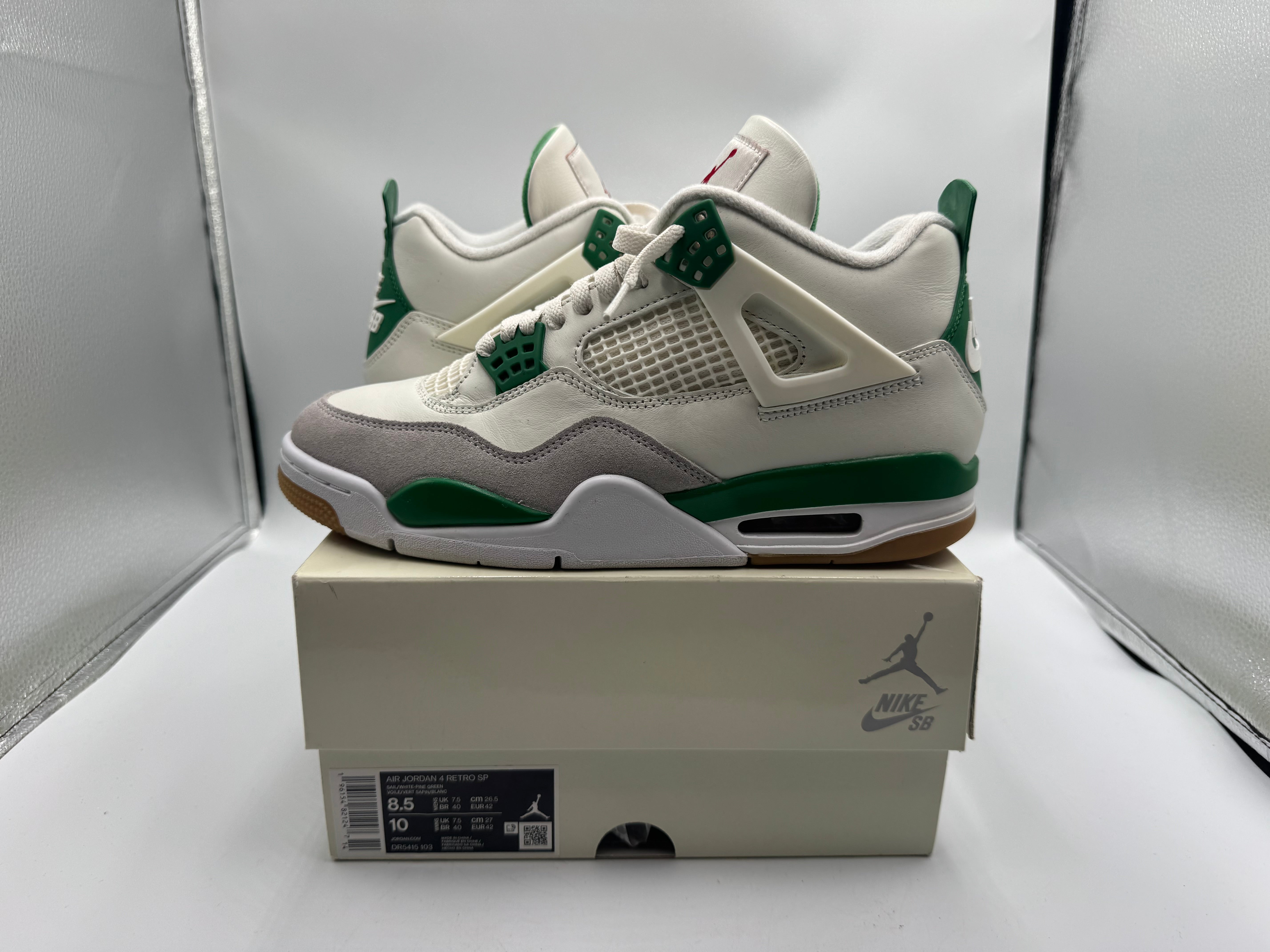 PRE OWNED Jordan 4 Retro SB Pine Green