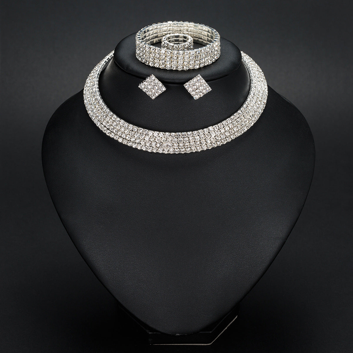 Trendy Fashion Hollow Jeweled Collar Pattern Jewelry Set