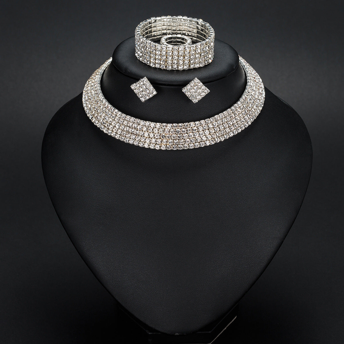 Trendy Fashion Hollow Jeweled Collar Pattern Jewelry Set