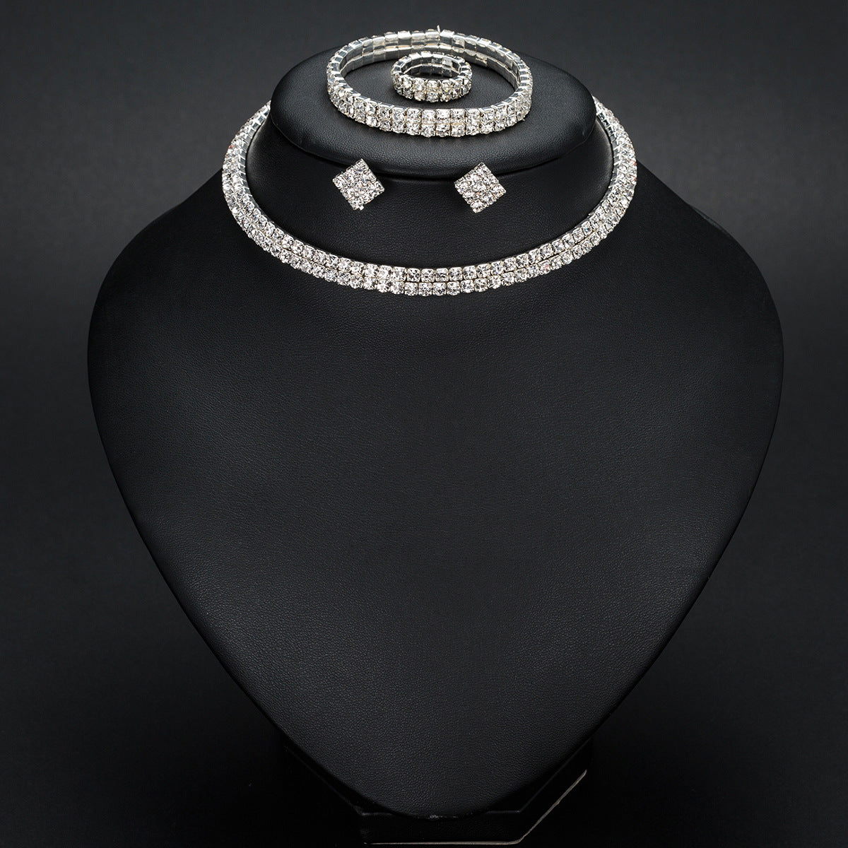 Trendy Fashion Hollow Jeweled Collar Pattern Jewelry Set
