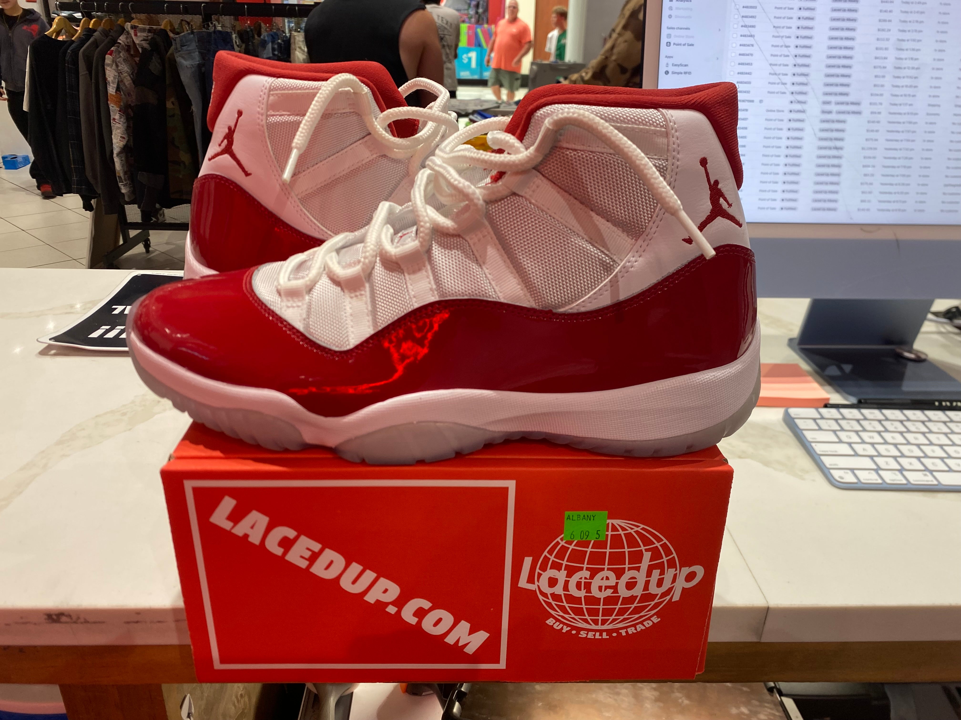 PRE OWNED Jordan 11 Retro Cherry (2022)