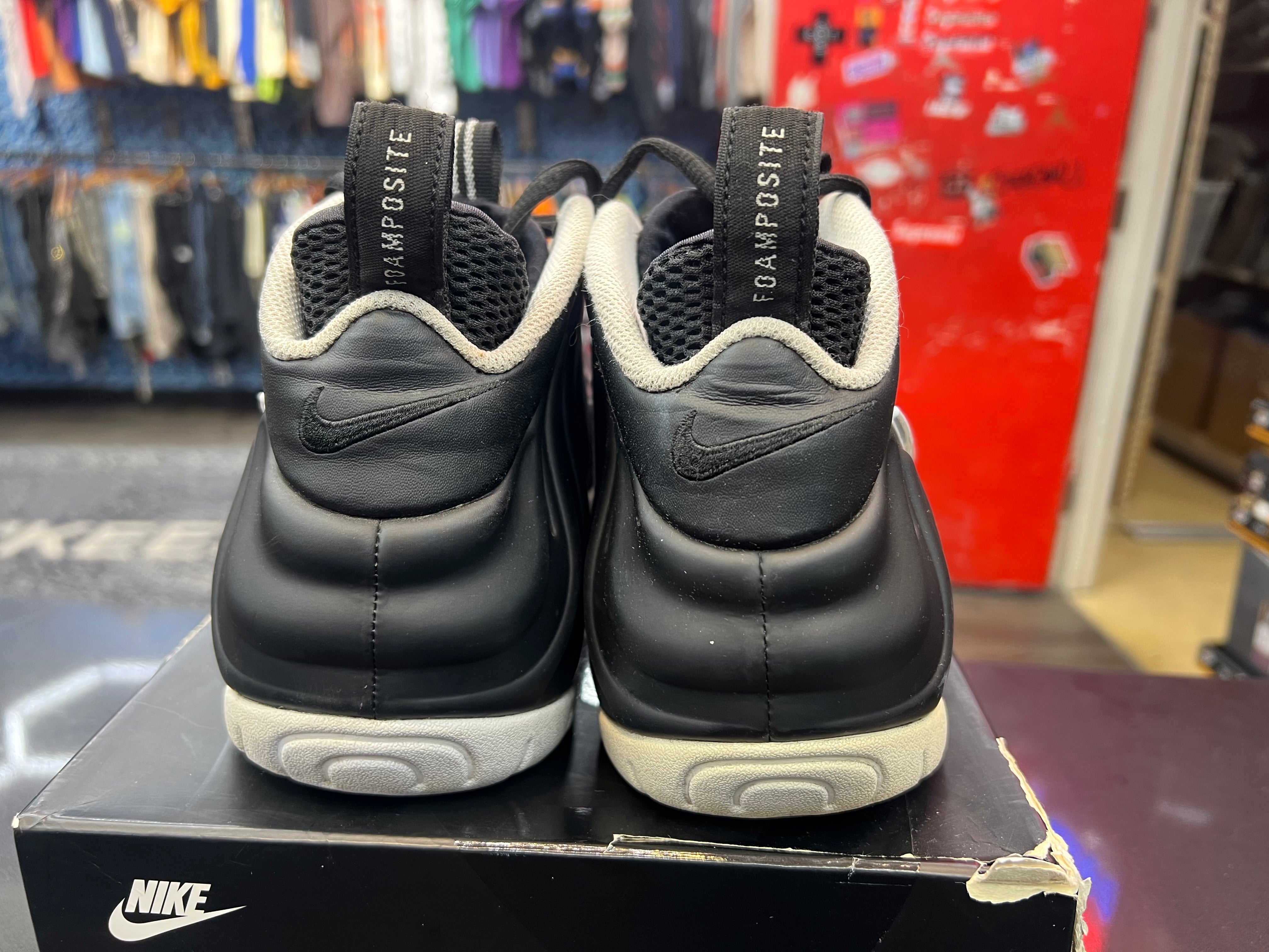 PRE OWNED Nike Air Foamposite Pro Dr. Doom (2016)