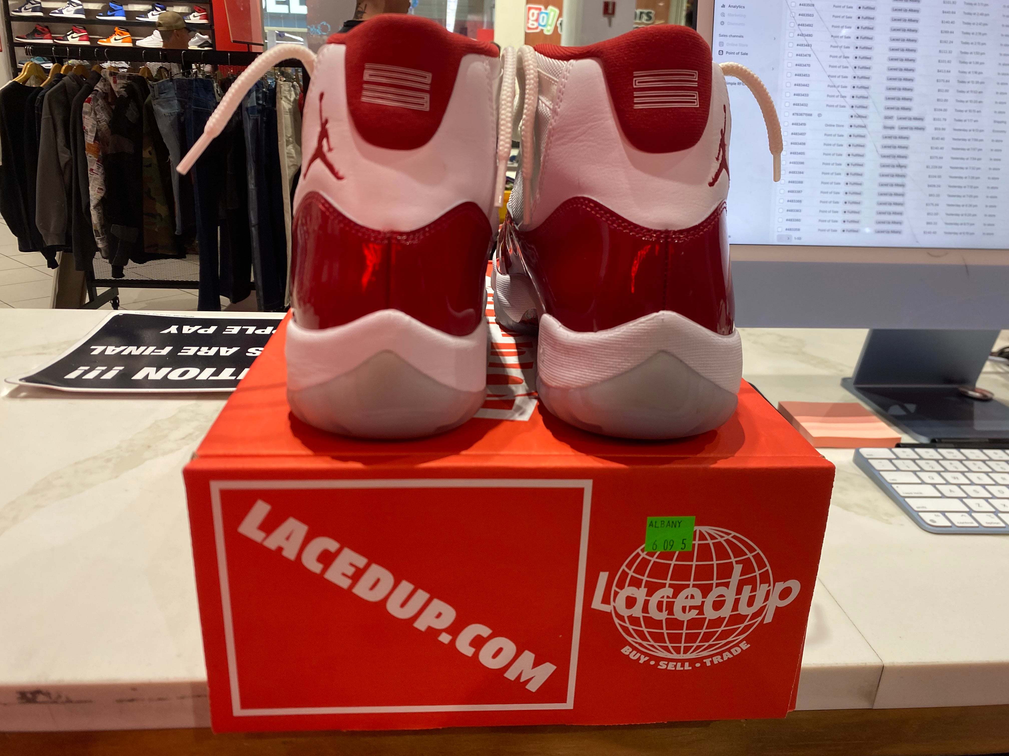 PRE OWNED Jordan 11 Retro Cherry (2022)