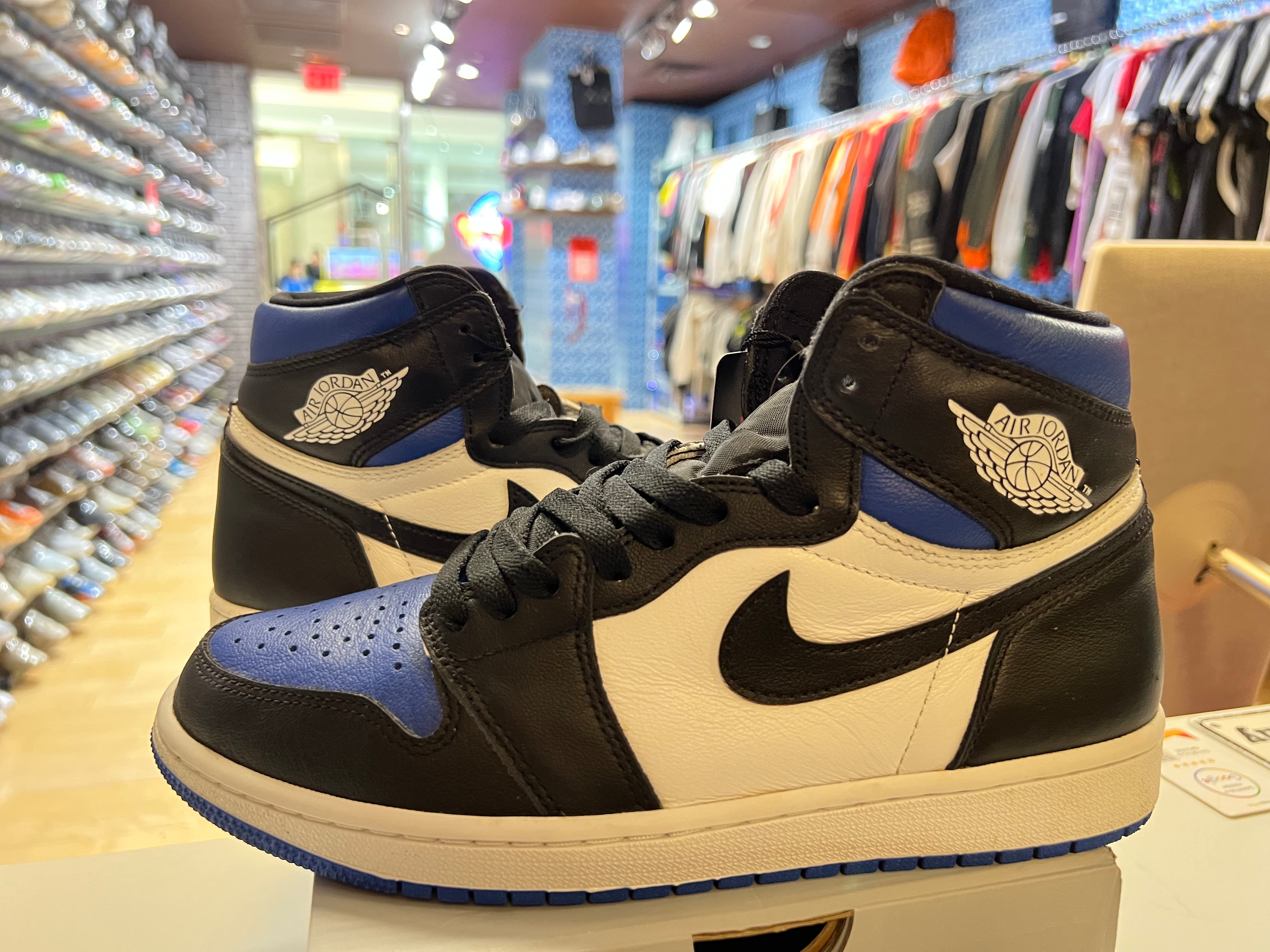 PRE OWNED Air Jordan Retro 1 High Royal Toe "9.5 M"