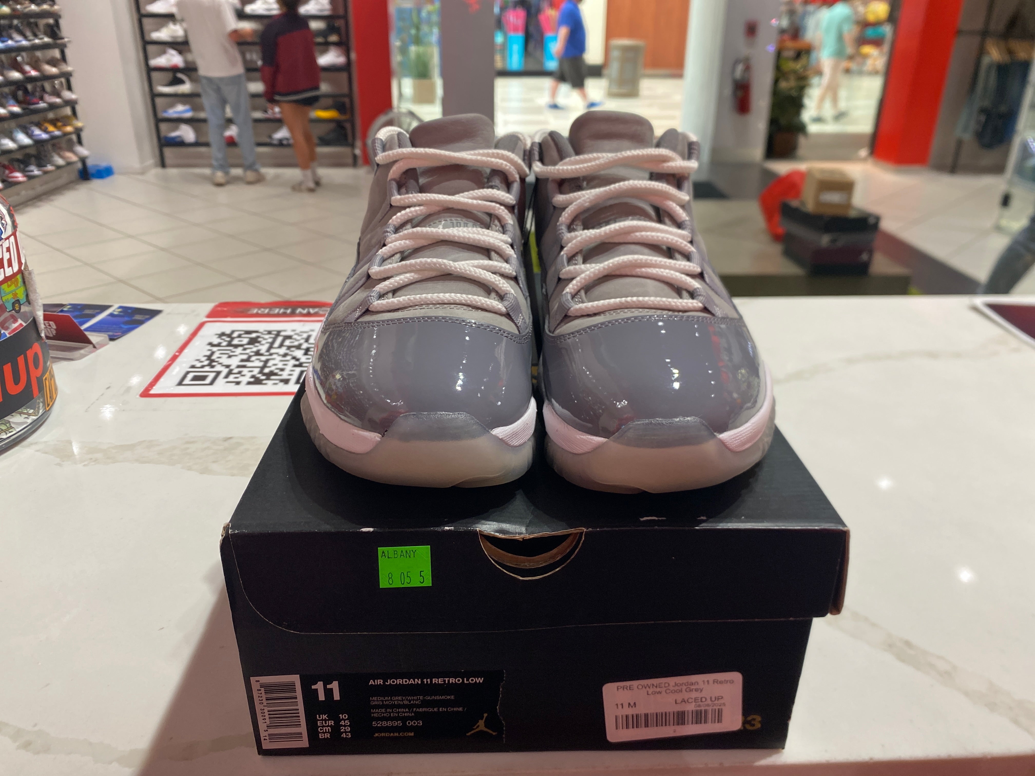 PRE OWNED Jordan 11 Low Cool Grey