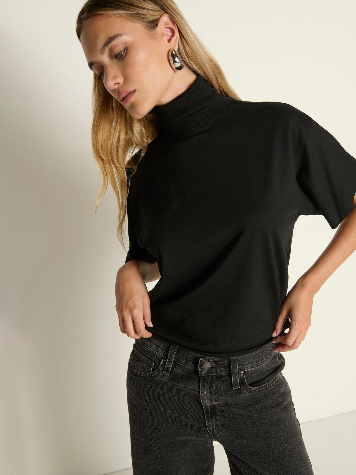 Fable Turtleneck Tee in jet black