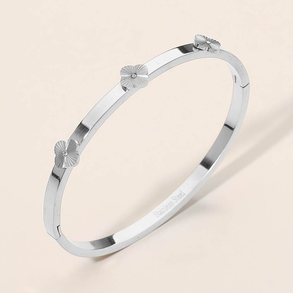Stainless Steel CZ Center Quatrefoil Station Hinged Bangle Bracelet