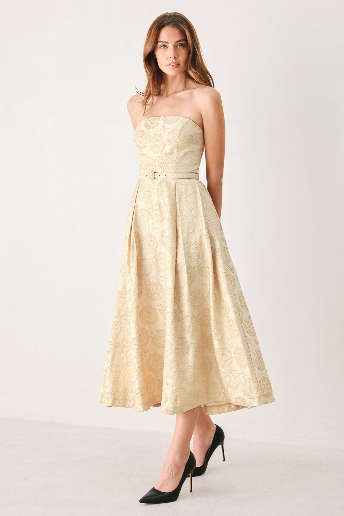 GOLDEN HEIRLOOM GOLD TEXTURED STRAPLESS BELTED MIDI DRESS