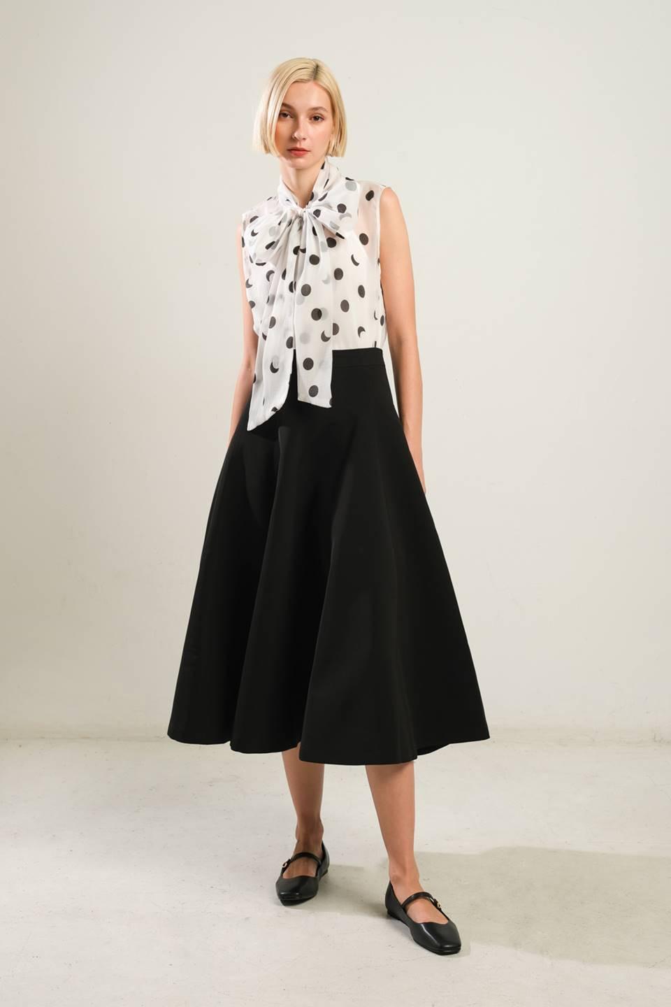 DELICATE TOUCH WOVEN SKIRT