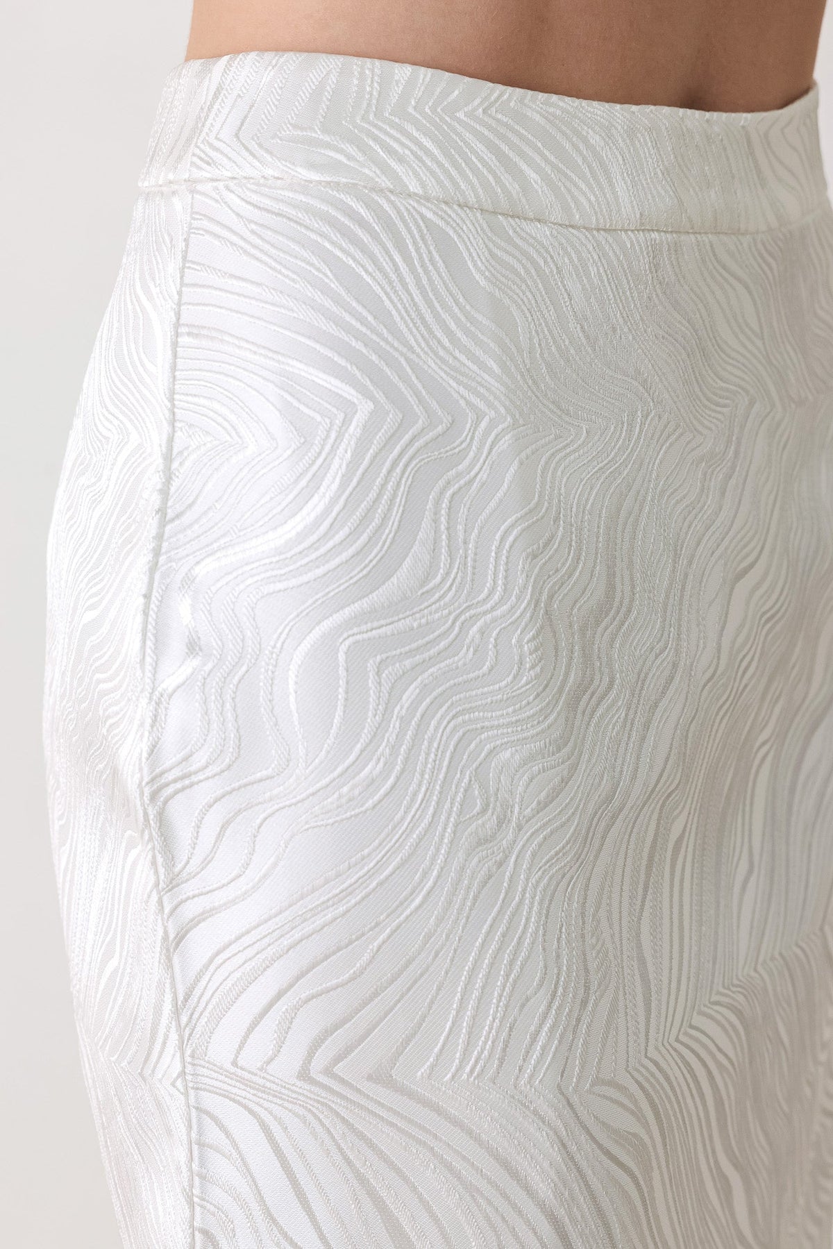 IVORY TEXTURE WHITE WOVEN PENCIL SKIRT