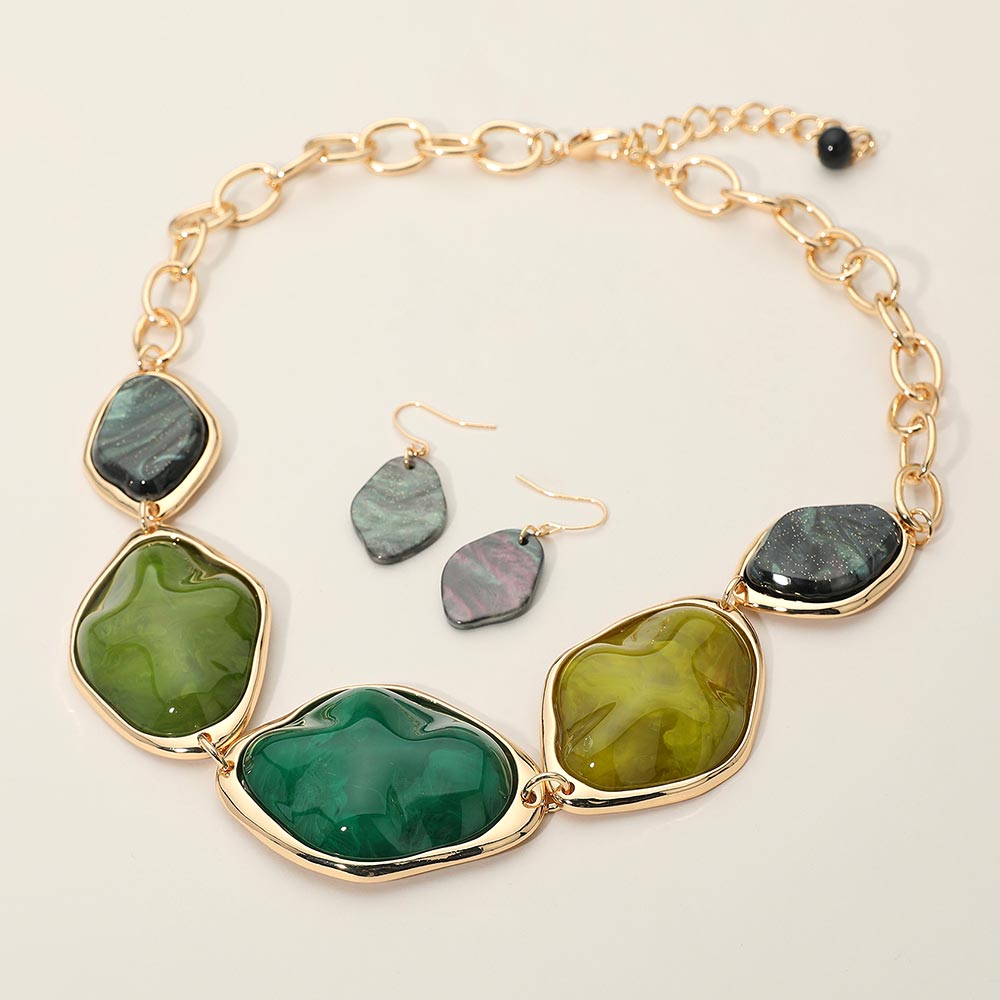 Chunky Bold Resin Pebble Plate Link Statement Necklace