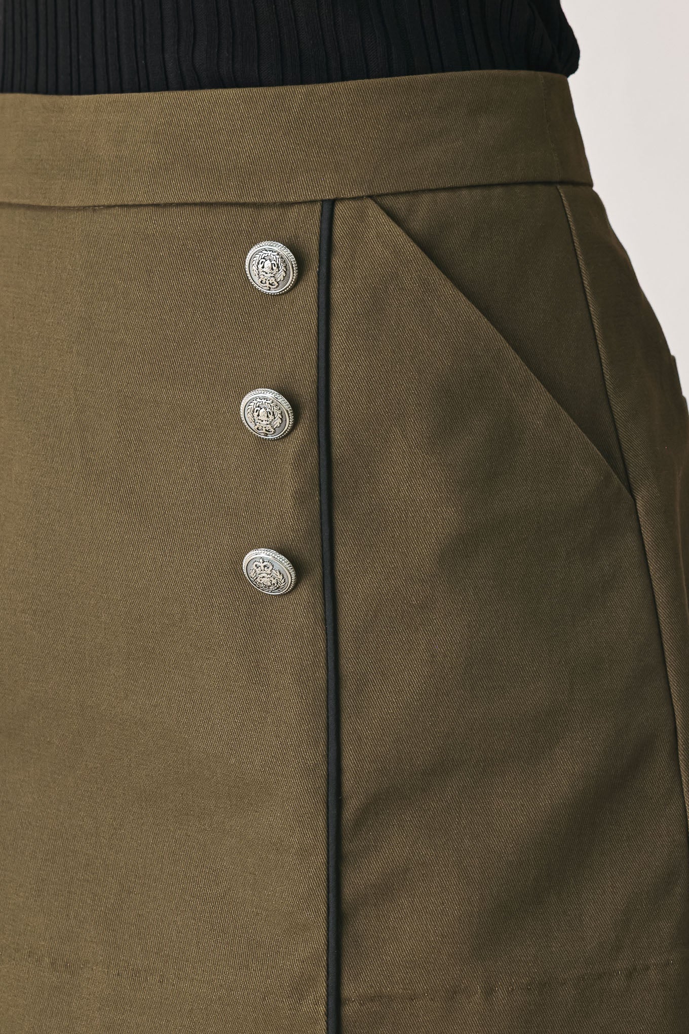 RANGER GREEN TAILORED WOVEN SKORT