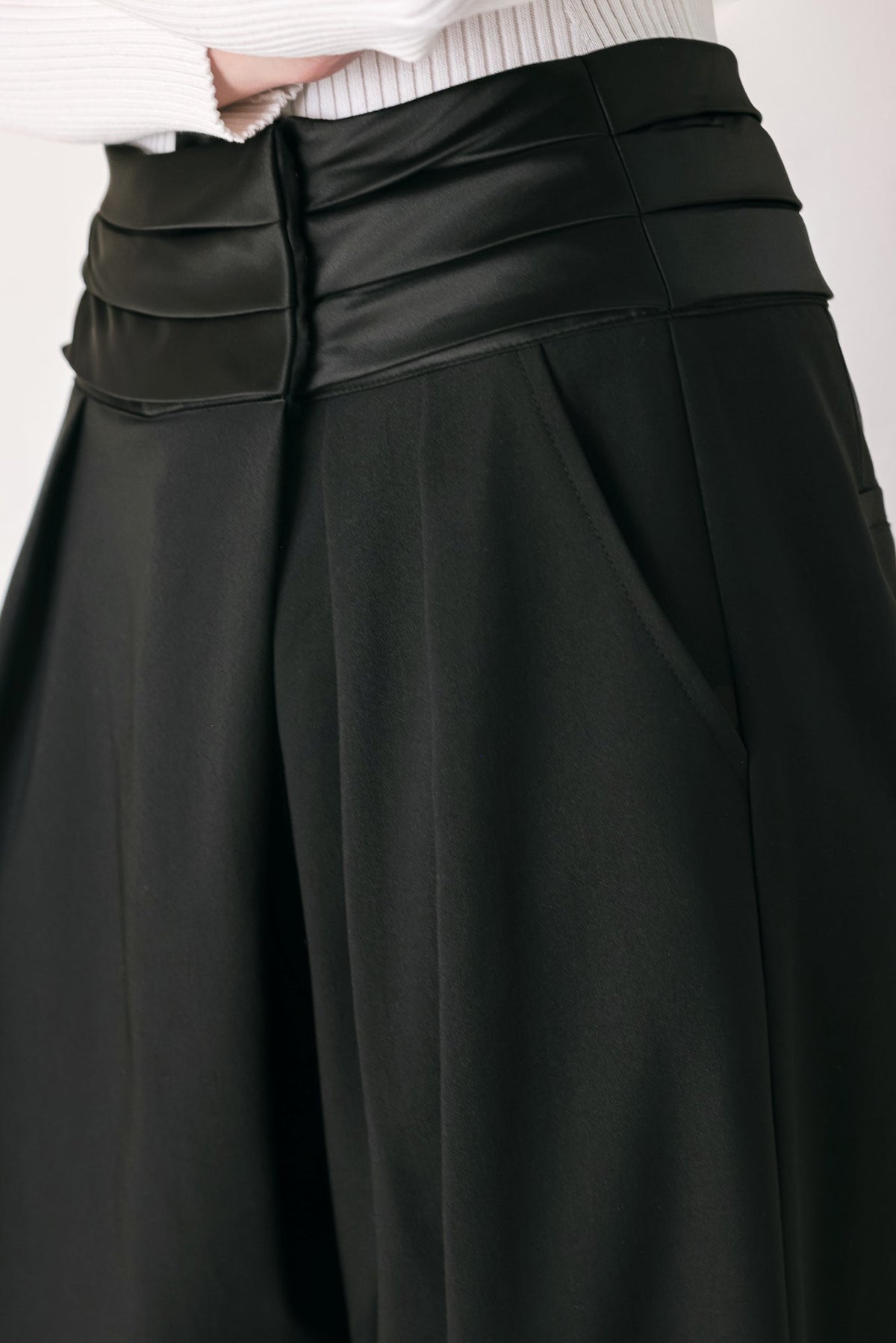 TUX REBEL BLACK HIGH-WAIST BARREL PANTS