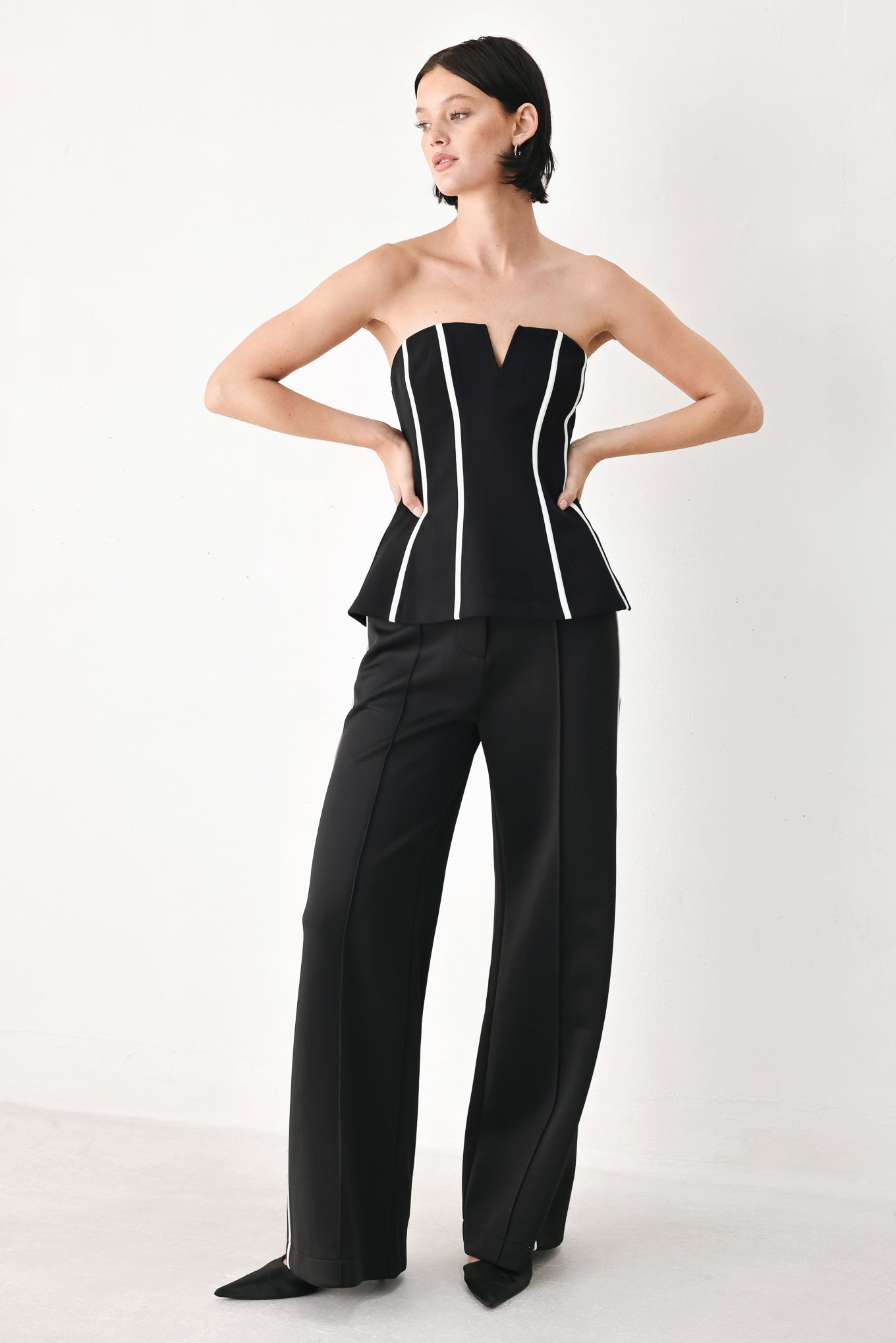 BLACK AND WHITE REIGN WOVEN TUBE TOP