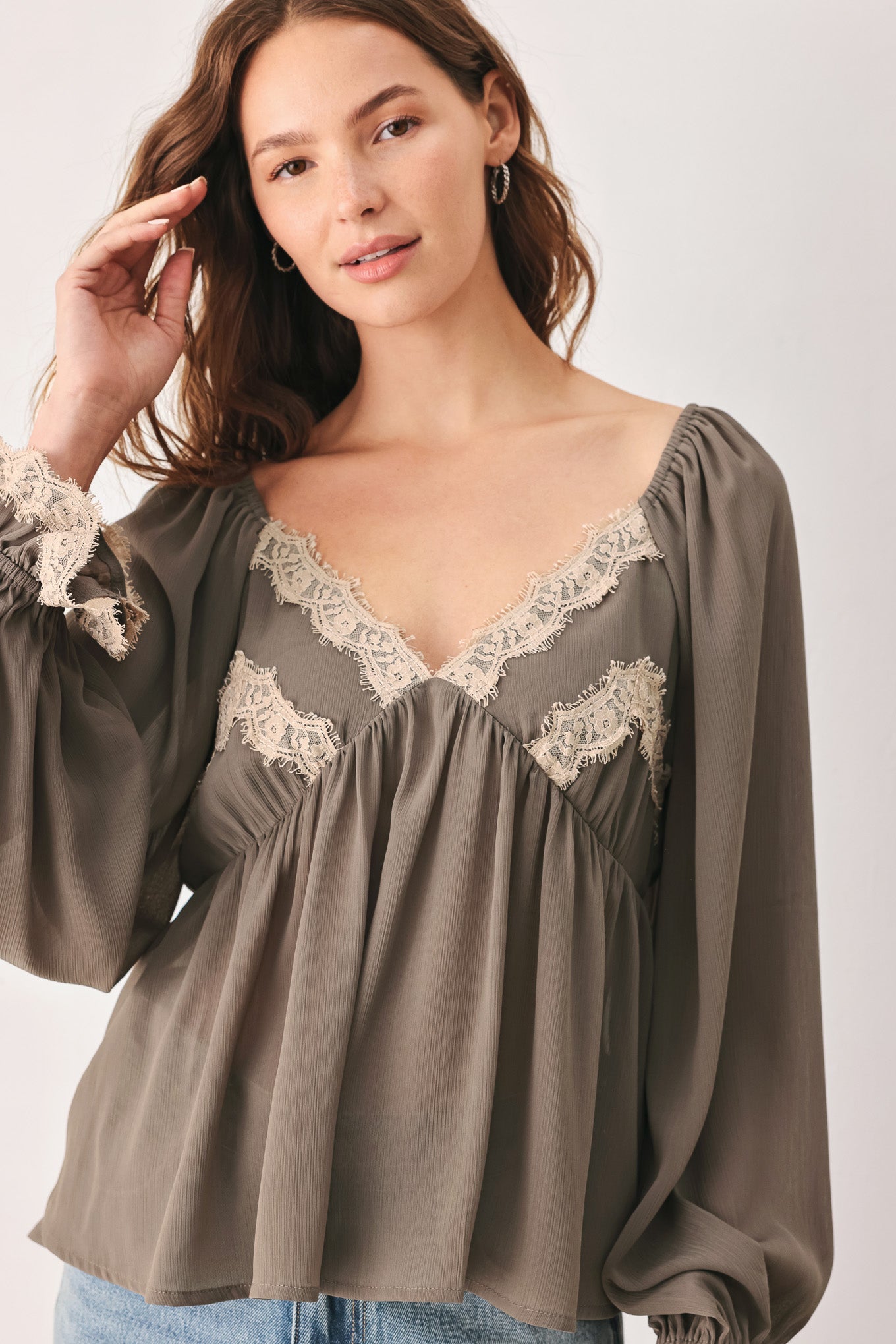 GREIGE ROMANTIC LACE-TRIM WOVEN TOP