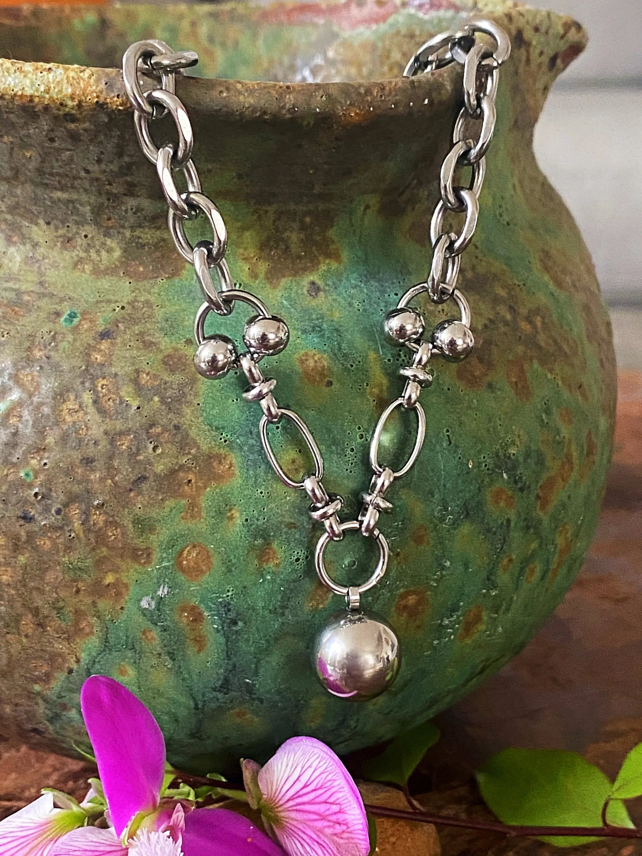 LOBERO CHARM CHOKER