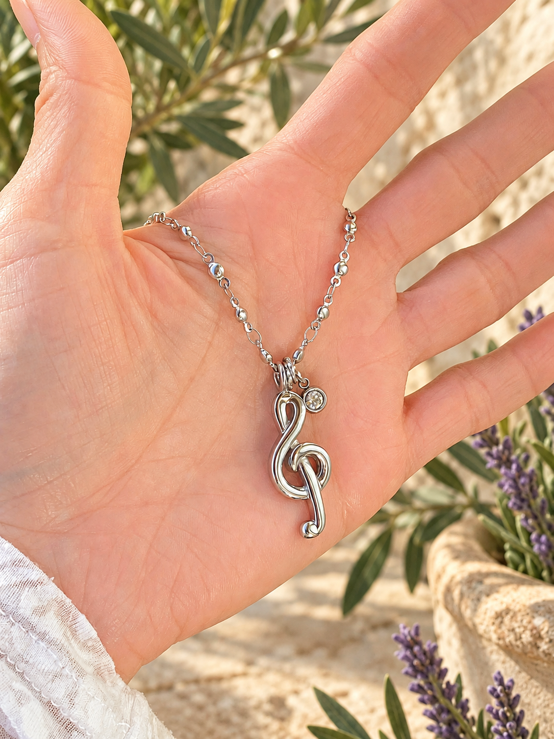 MUSICAL NOTE NECKLACE