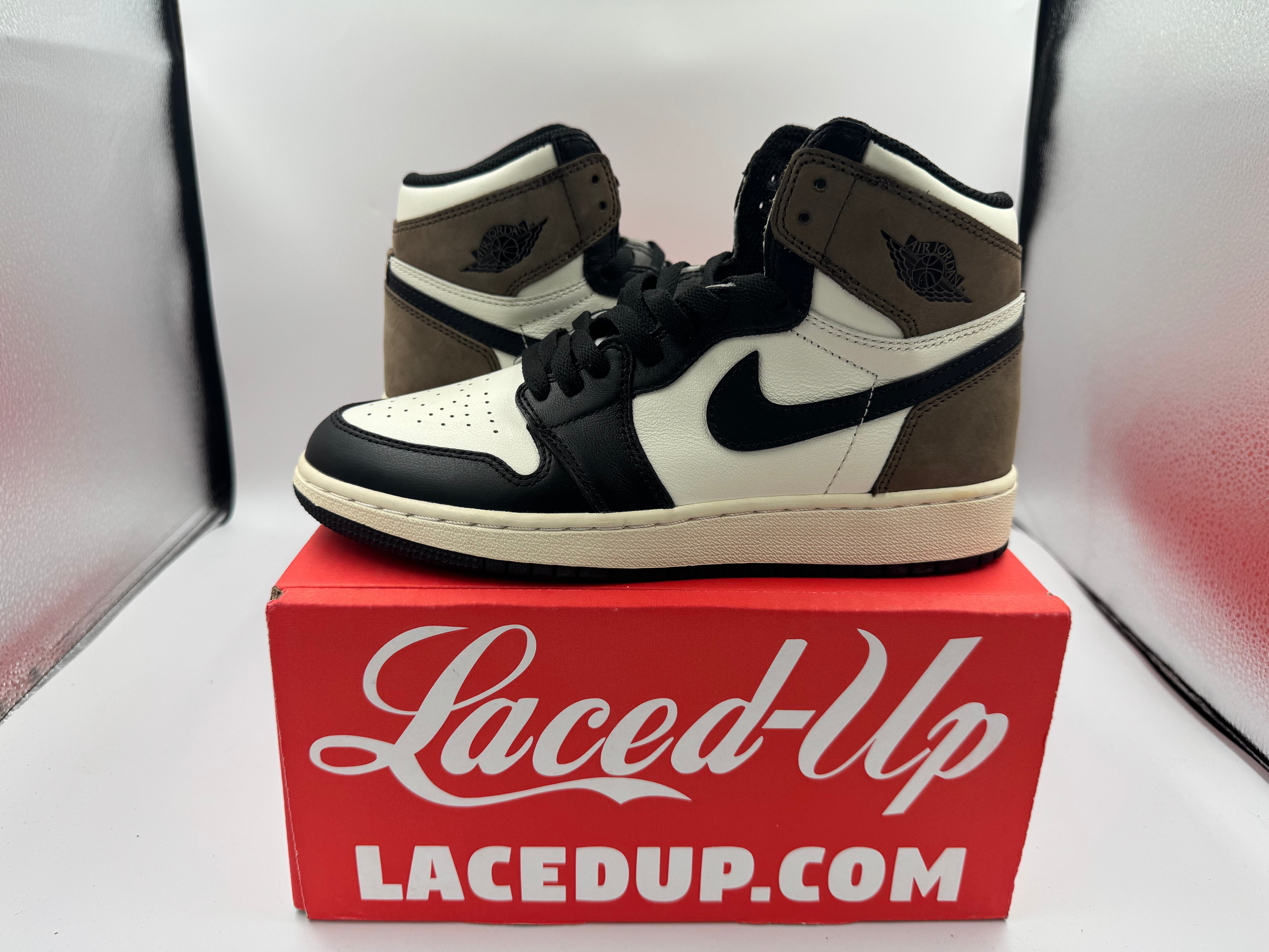PRE OWNED Air Jordan Retro 1 "Dark Mocha" (Replacement Box) (GS) Conditional