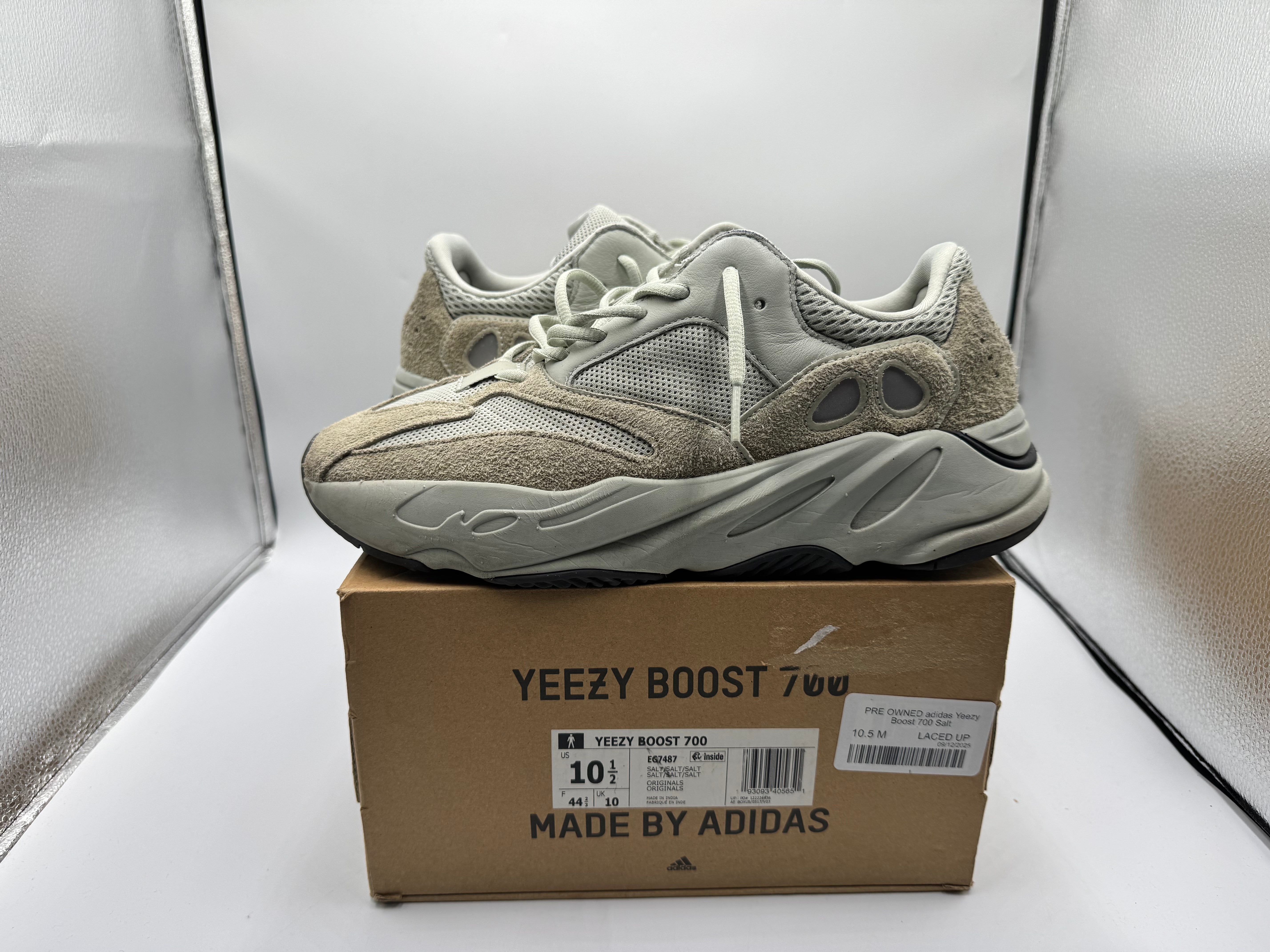 PRE OWNED adidas Yeezy Boost 700 Salt