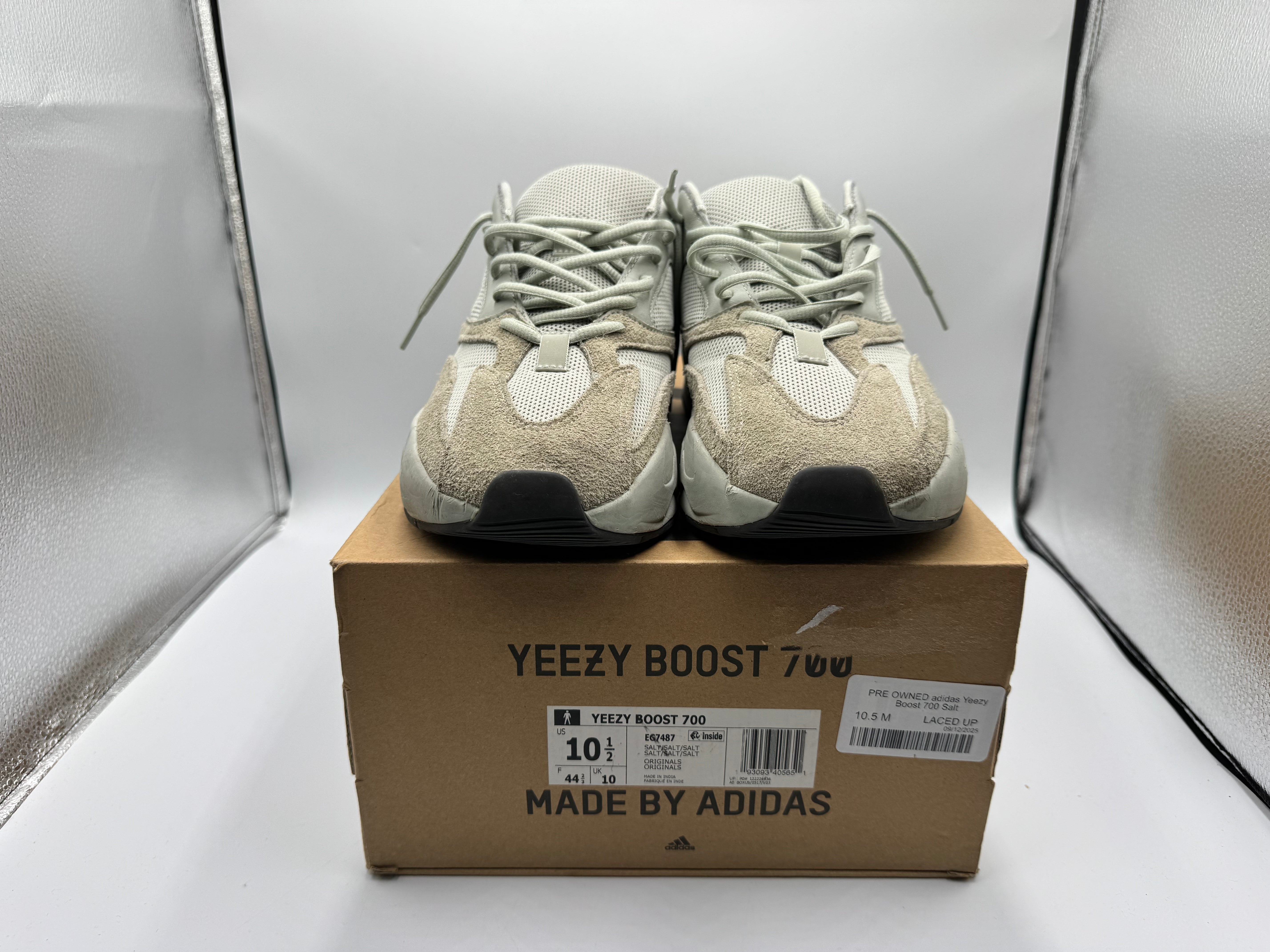 PRE OWNED adidas Yeezy Boost 700 Salt