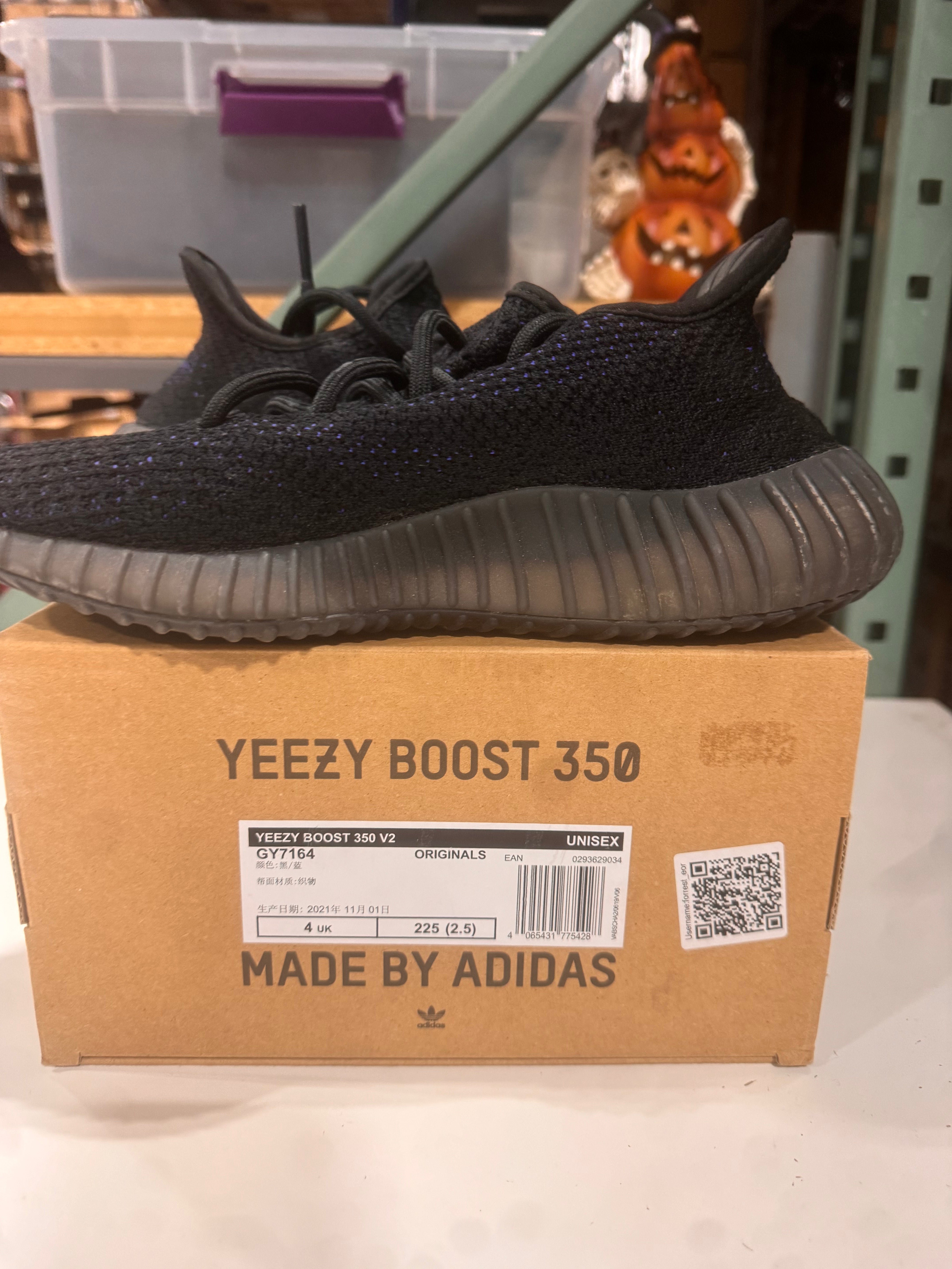 PRE OWNED Adidas Yeezy Boost 350 V2 "Dazzling Blue"