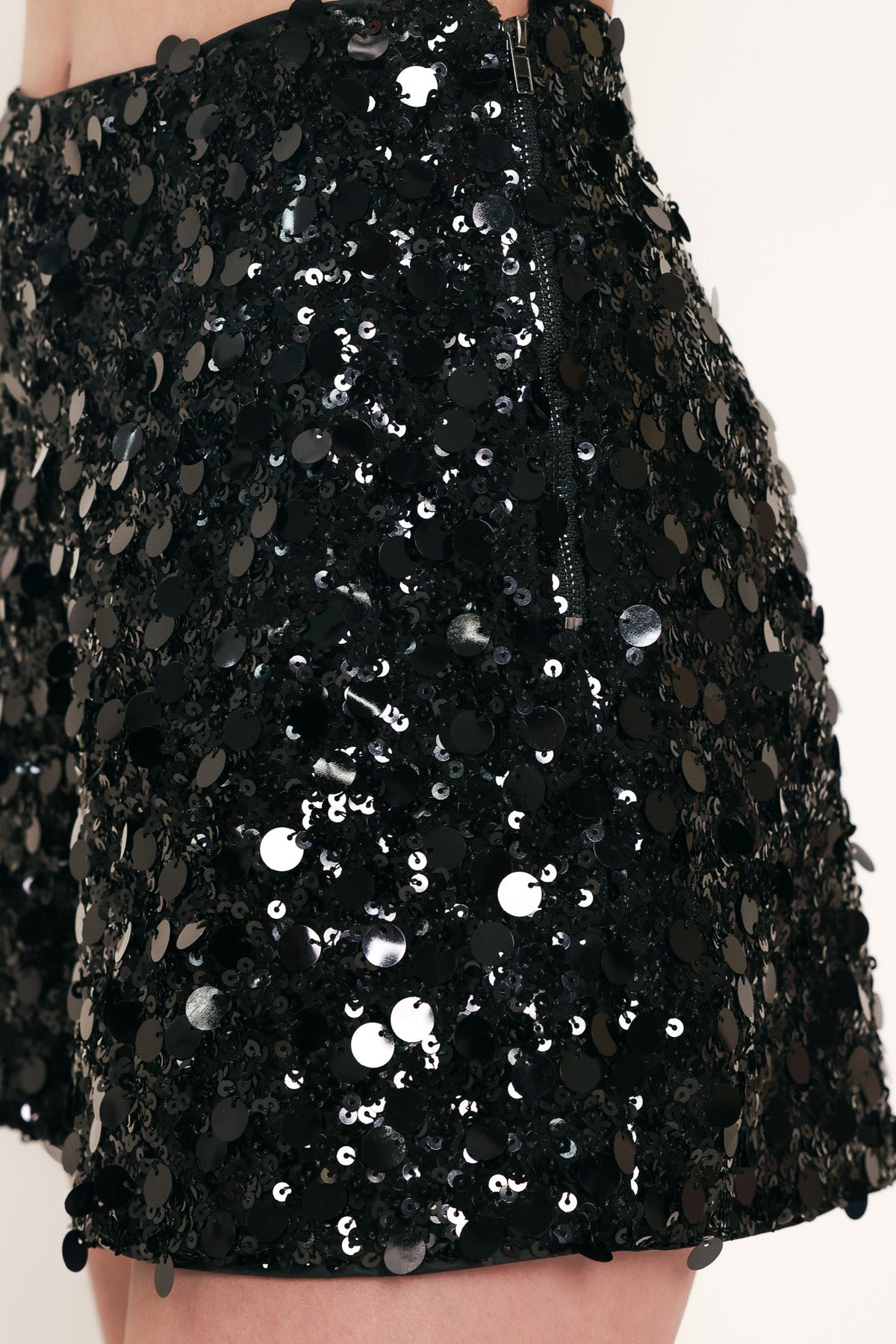 NOIR EDGE BLACK STATEMENT SHORTS