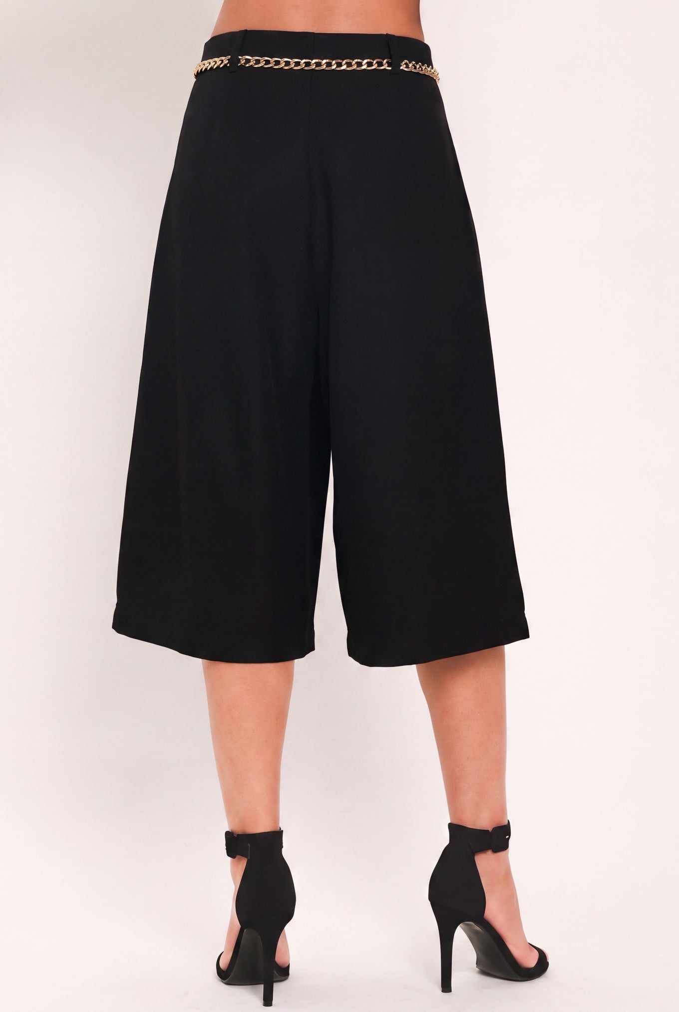 NIGHT OUT CHAIN BELTED CULOTTE PANTS