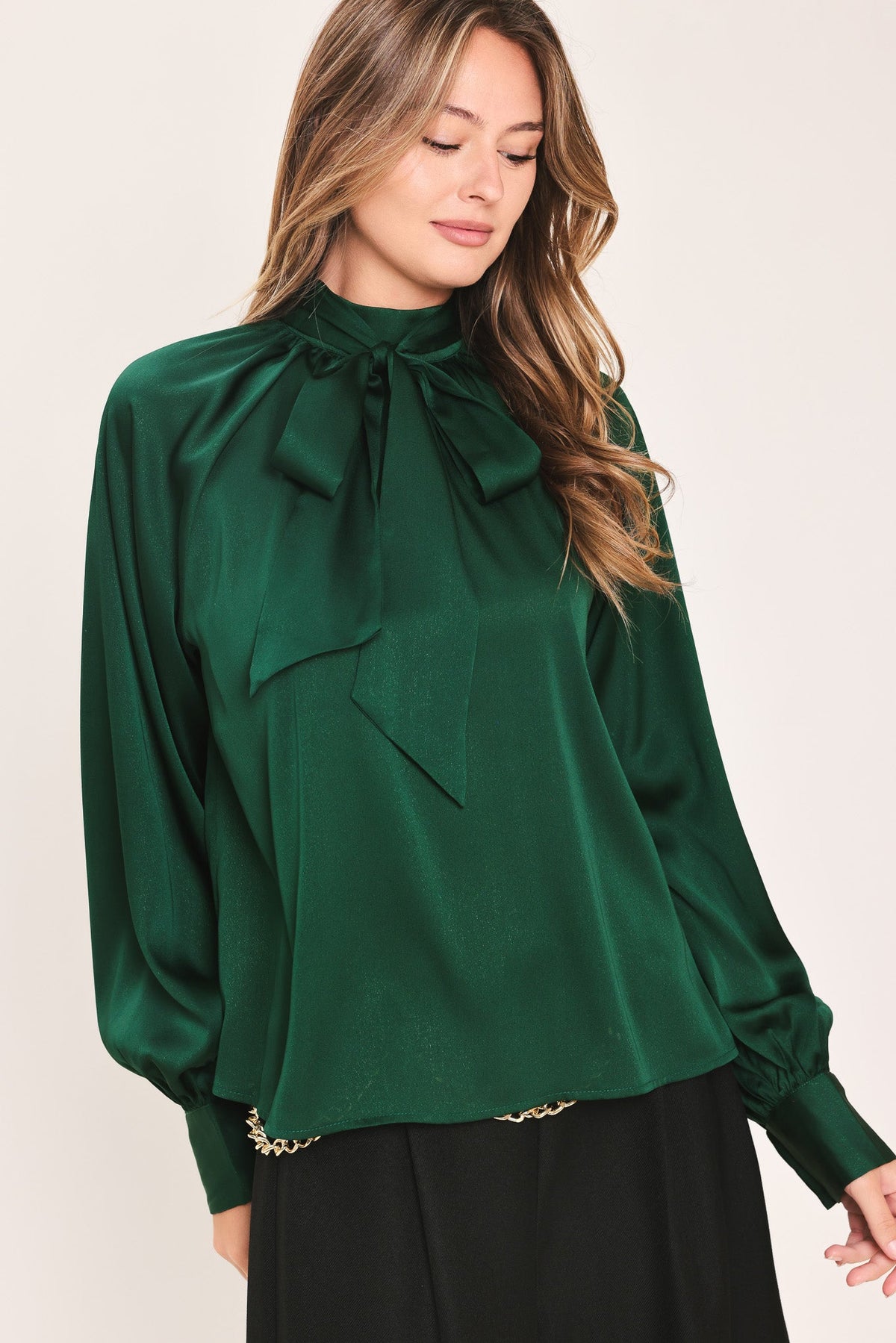 FOREST POISE HUNTER GREEN TIE-NECK RAGLAN TOP