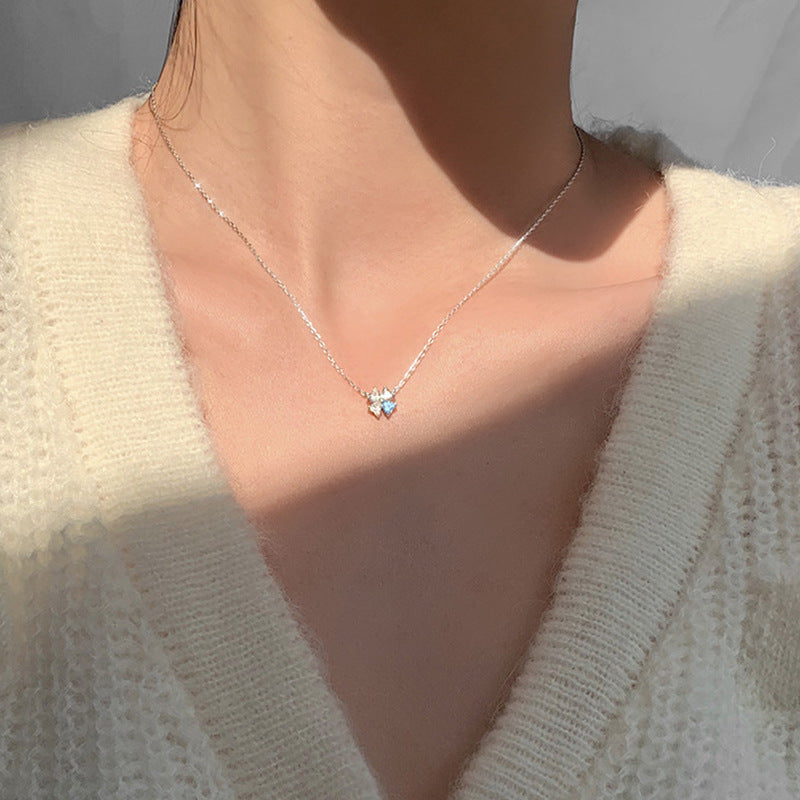 Diamond Zircon Heart-shaped Four-leaf Clover Niche Necklace