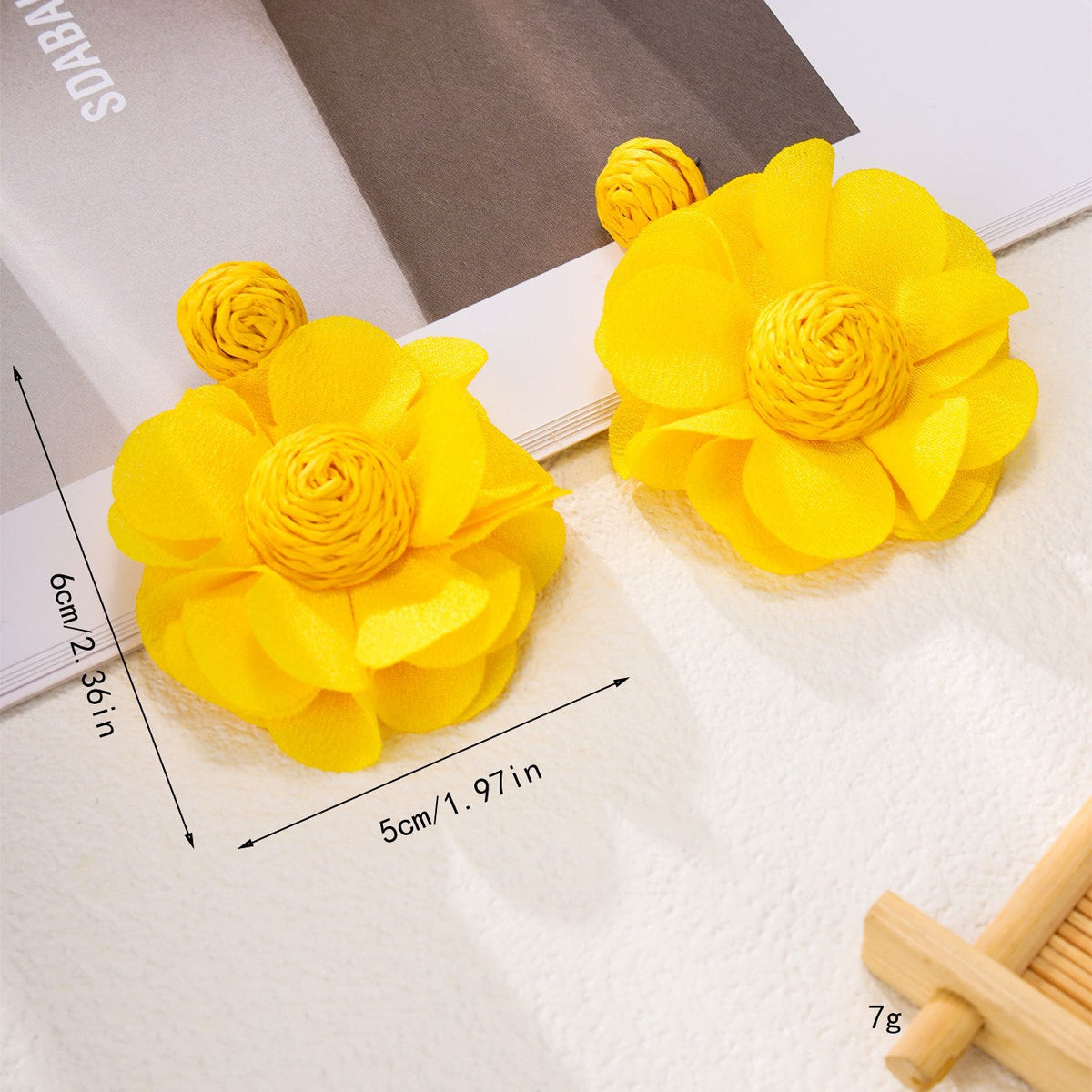 Women's High-grade Sweet Flowers Raffia Fashion Hand-knitted Earrings