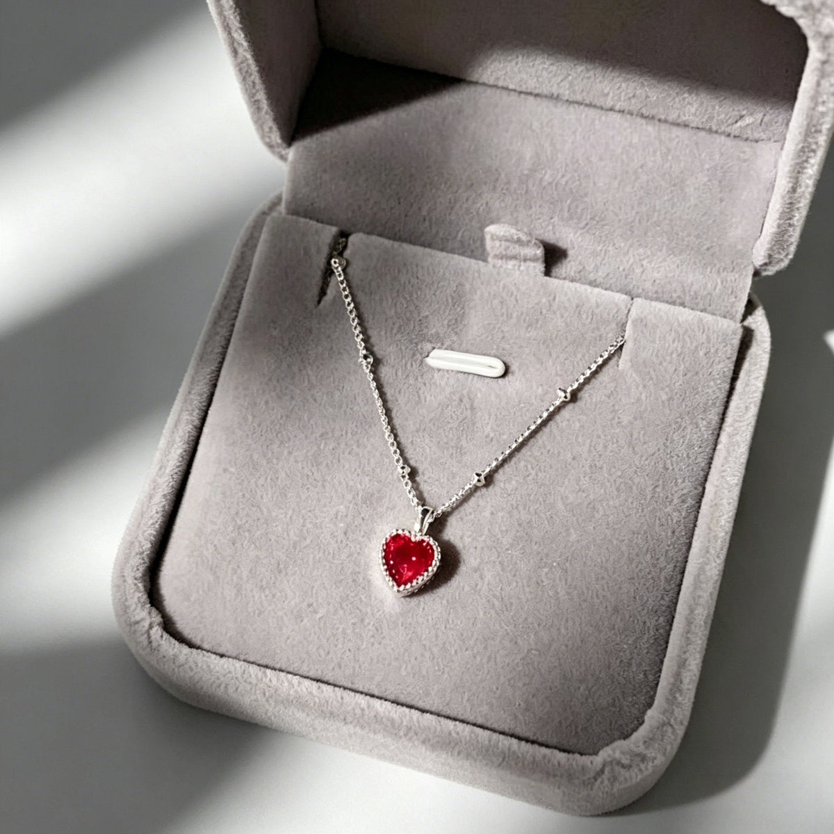 Mini Peach Heart Simple High Sense Red Corundum Love Gem Necklace