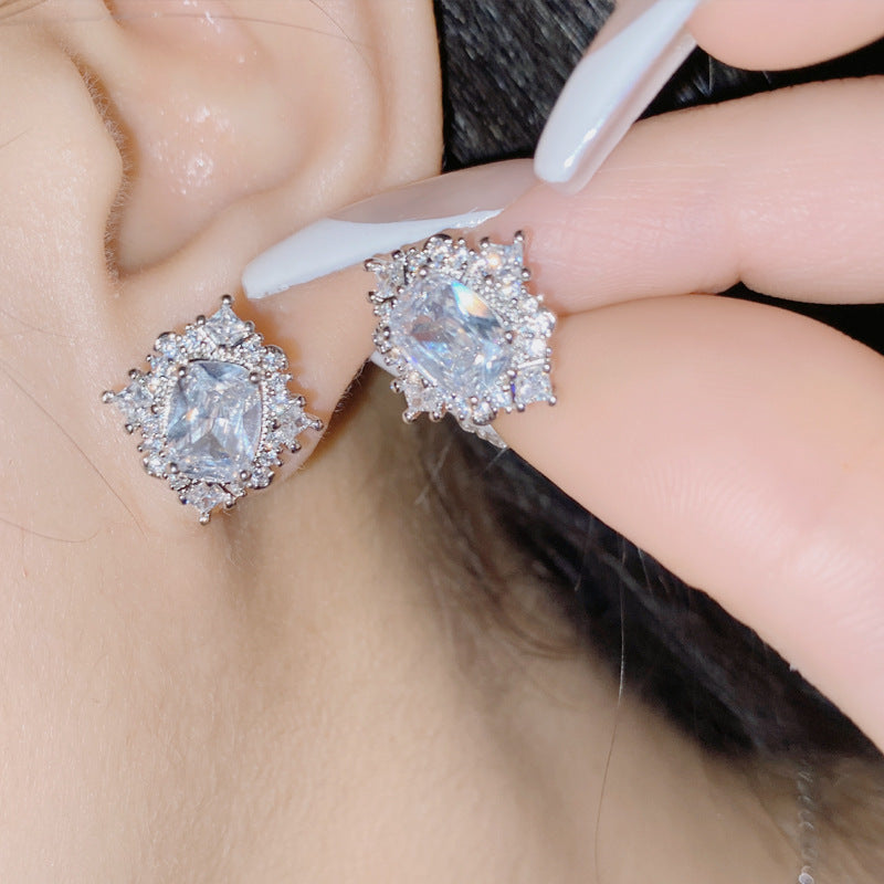 Comfortable Exhibition Design Gold-plated Bright Zircon Jewelry Set