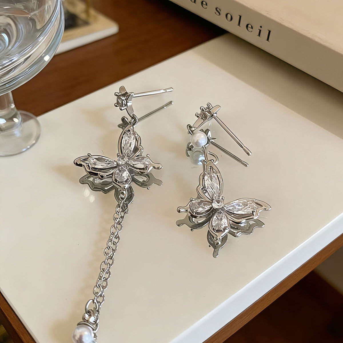 Women's Diamond Asymmetric Butterfly Temperament Entry Lux High-grade Tassel Niche Design Stud Earrings