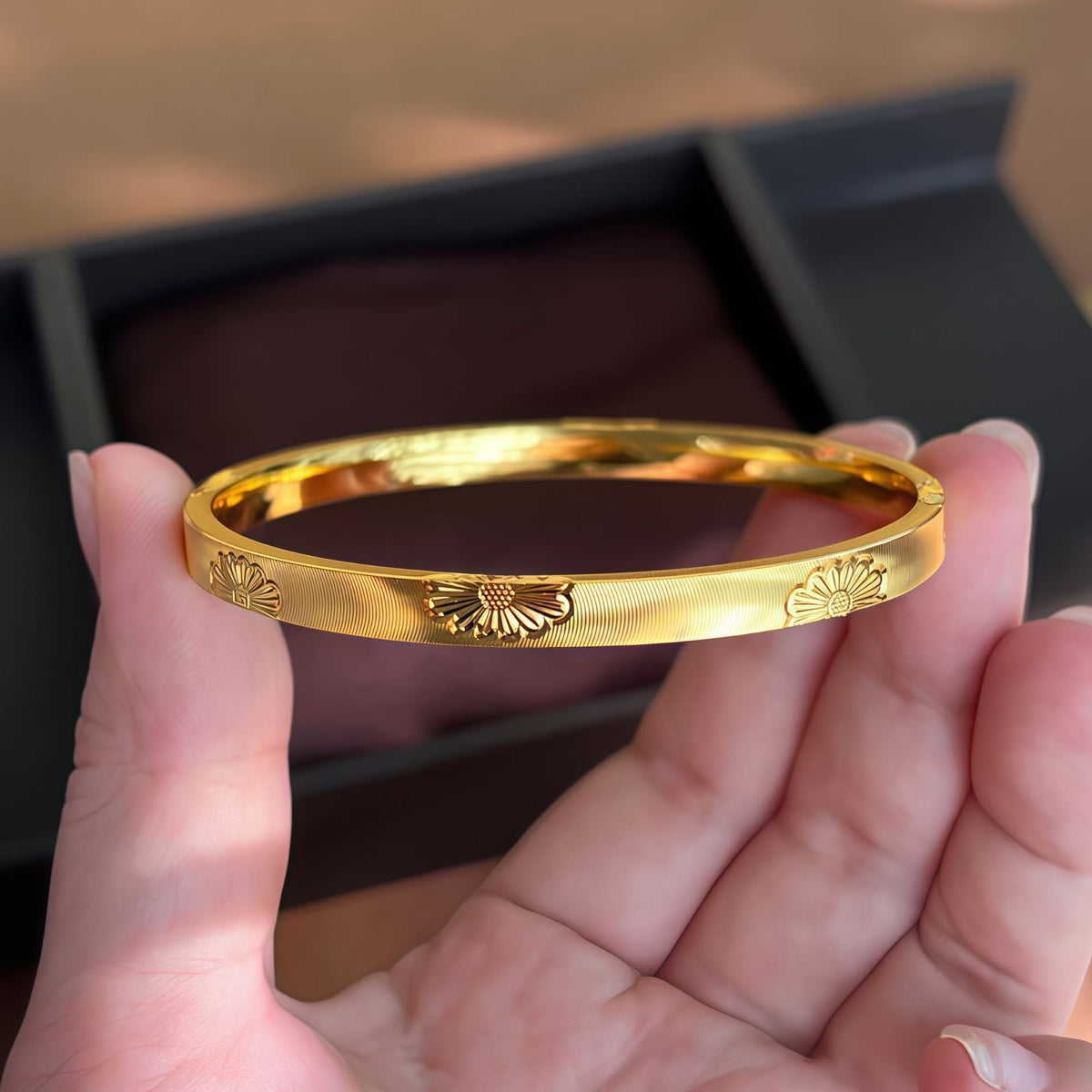 Women's Shop Daisy Cat Eye Alluvial Light Luxury High-grade Simple Bracelet
