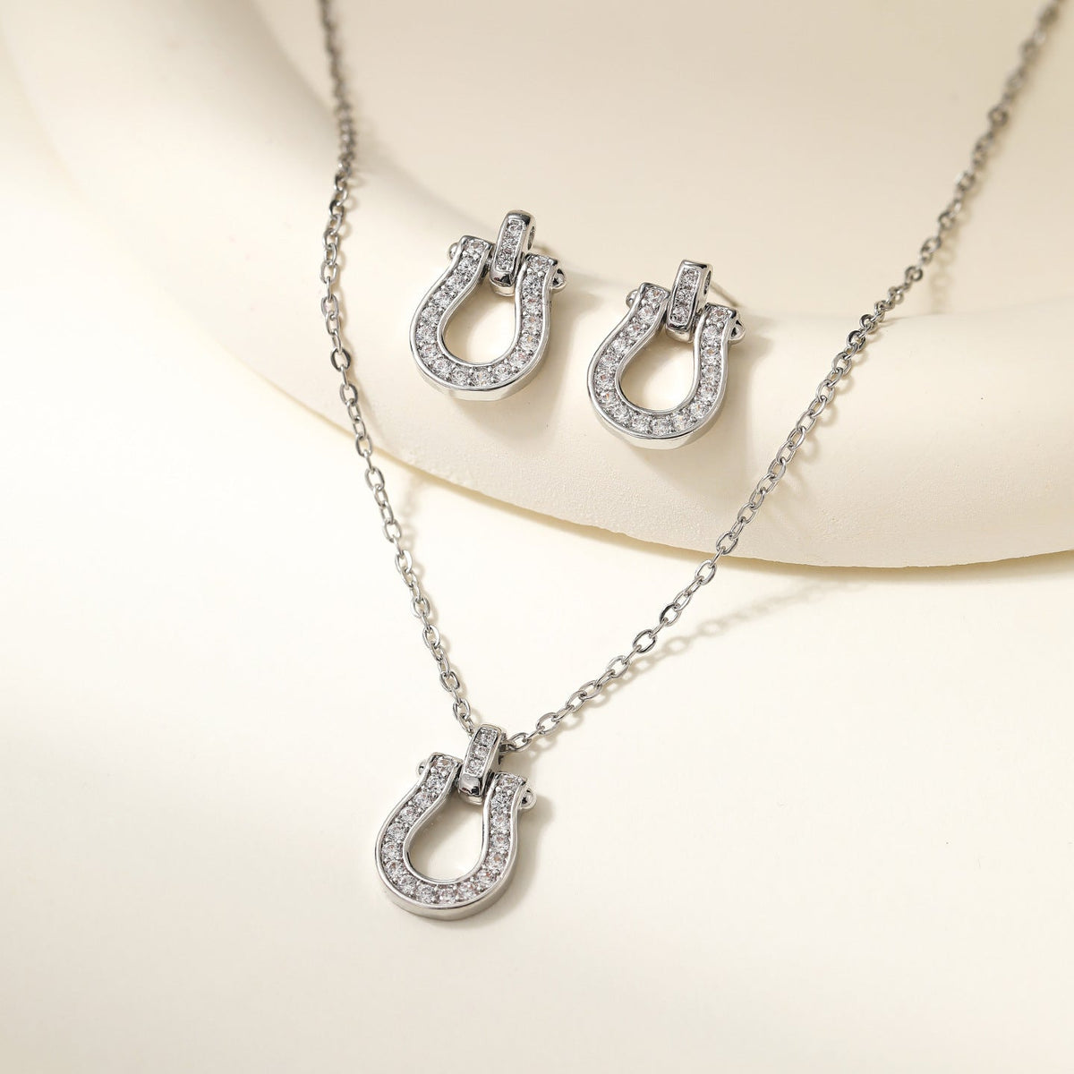 Women's Clover Diamond In The Debris Butterfly Necklaces