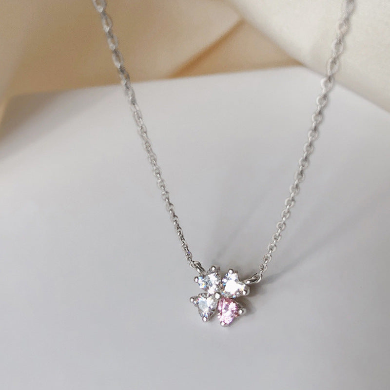 Diamond Zircon Heart-shaped Four-leaf Clover Niche Necklace