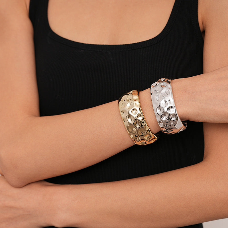 Women's Simple Personalized Open-ended High-grade Hammer Pattern Bracelet