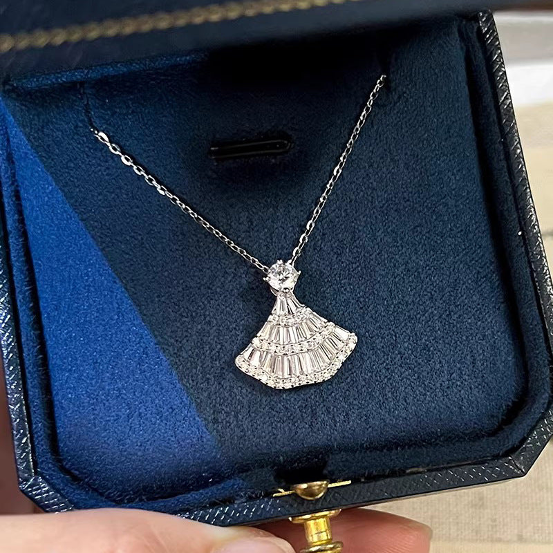 Elegant Sier Dress With Fully Collarbone Niche Pendant